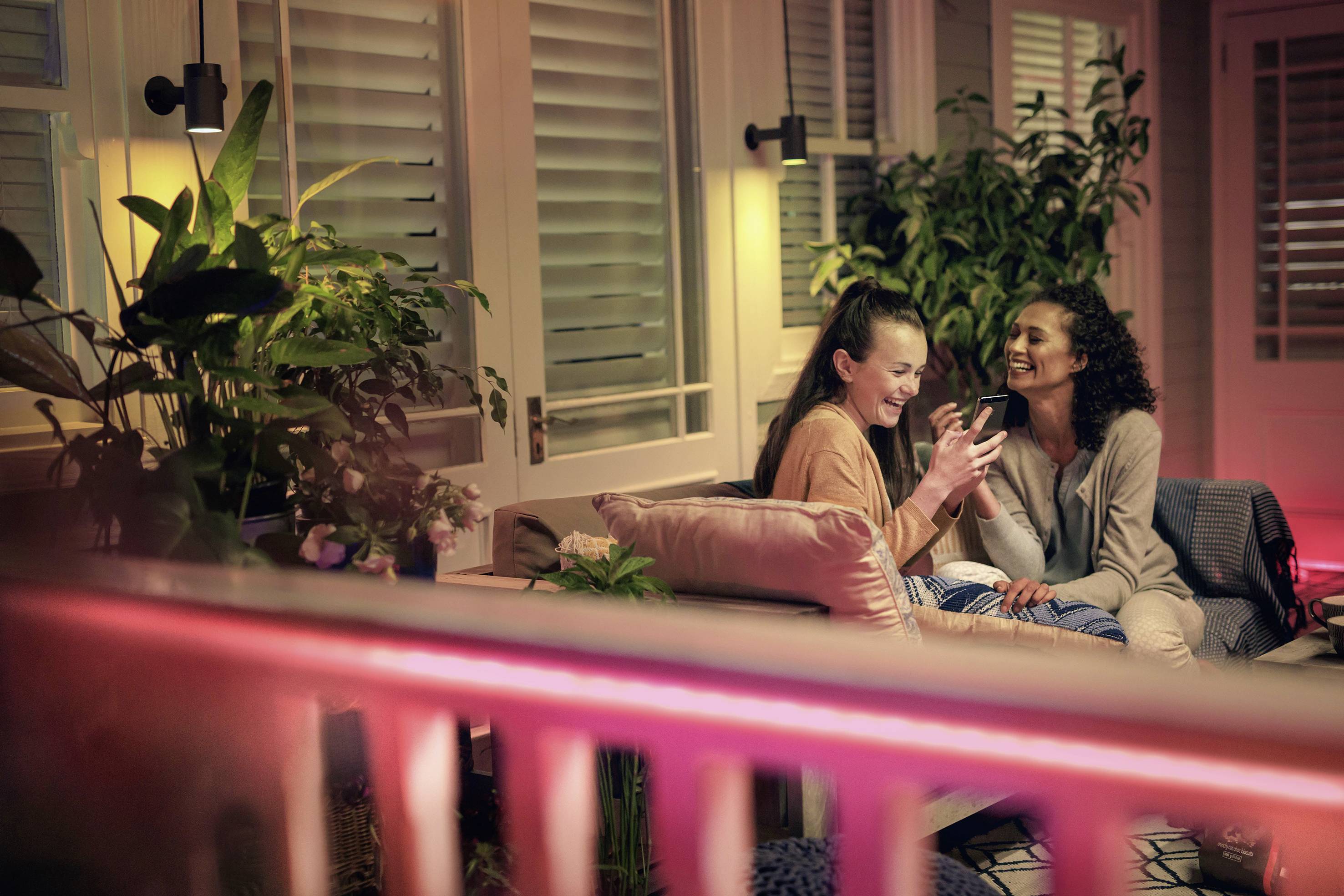 Philips Hue LED-Stripe 70985300 Lightstrip Outdoor LED fest eingebaut 37.5W Warmweiß