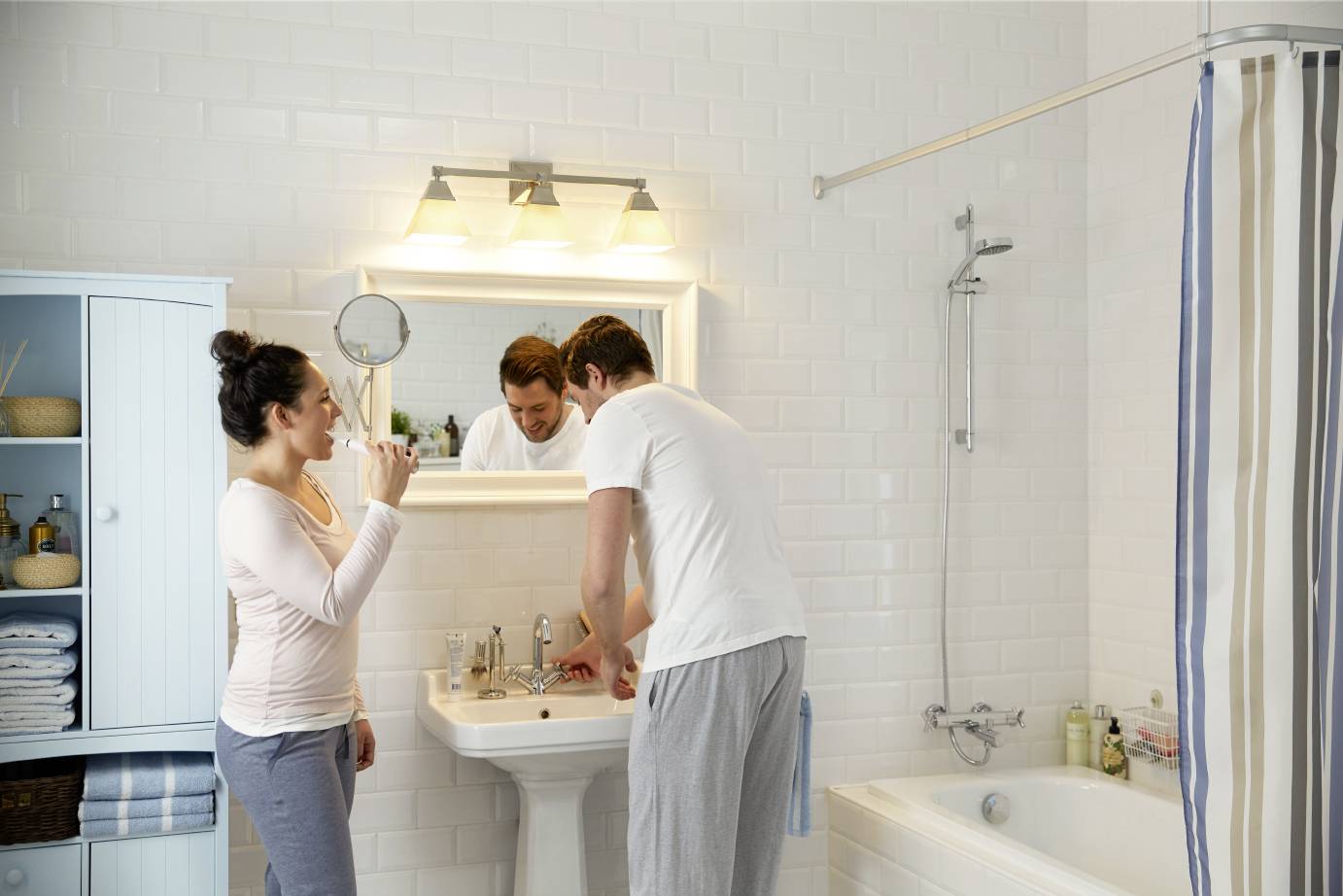 Philips LED 78247400 LED EEK F (A - G) E27 Glühlampenform 7.2W = 50W Warmweiß (Ø x L) 6cm x 10.6cm dimmbar 1St.