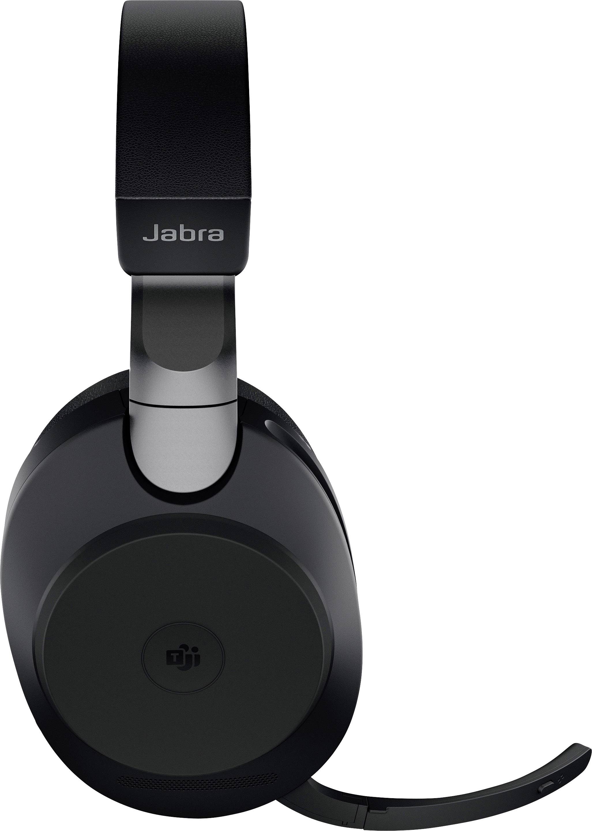 Schwarzes Jabra-Headset mit Mikrofon, auf einem weißen Hintergrund. Das Mikrofon ist nach unten geklappt.