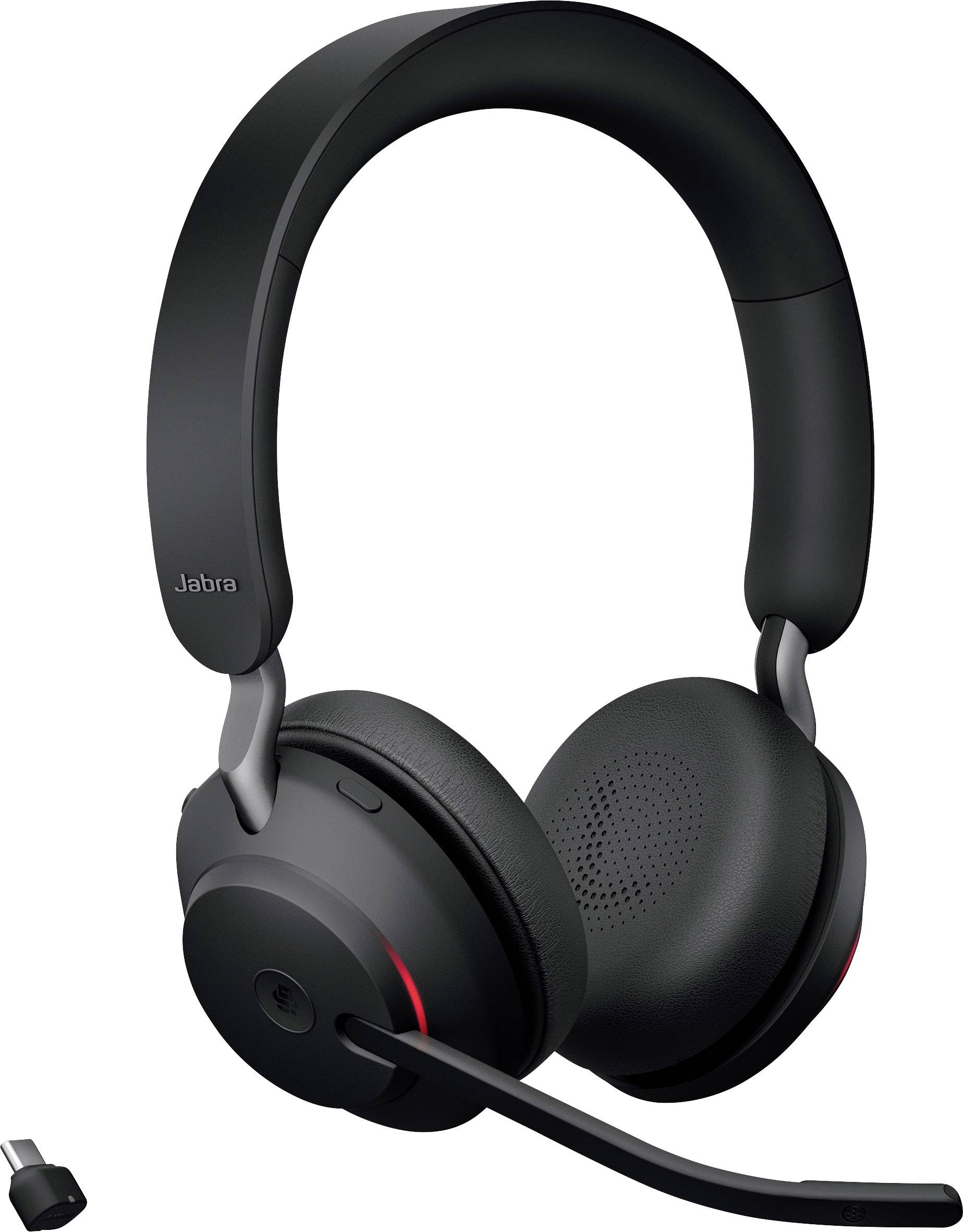 Schwarzes Over-Ear-Headset mit Mikrofonarm und USB-Dongle, geeignet für drahtlose Kommunikation und Telefonanrufe.