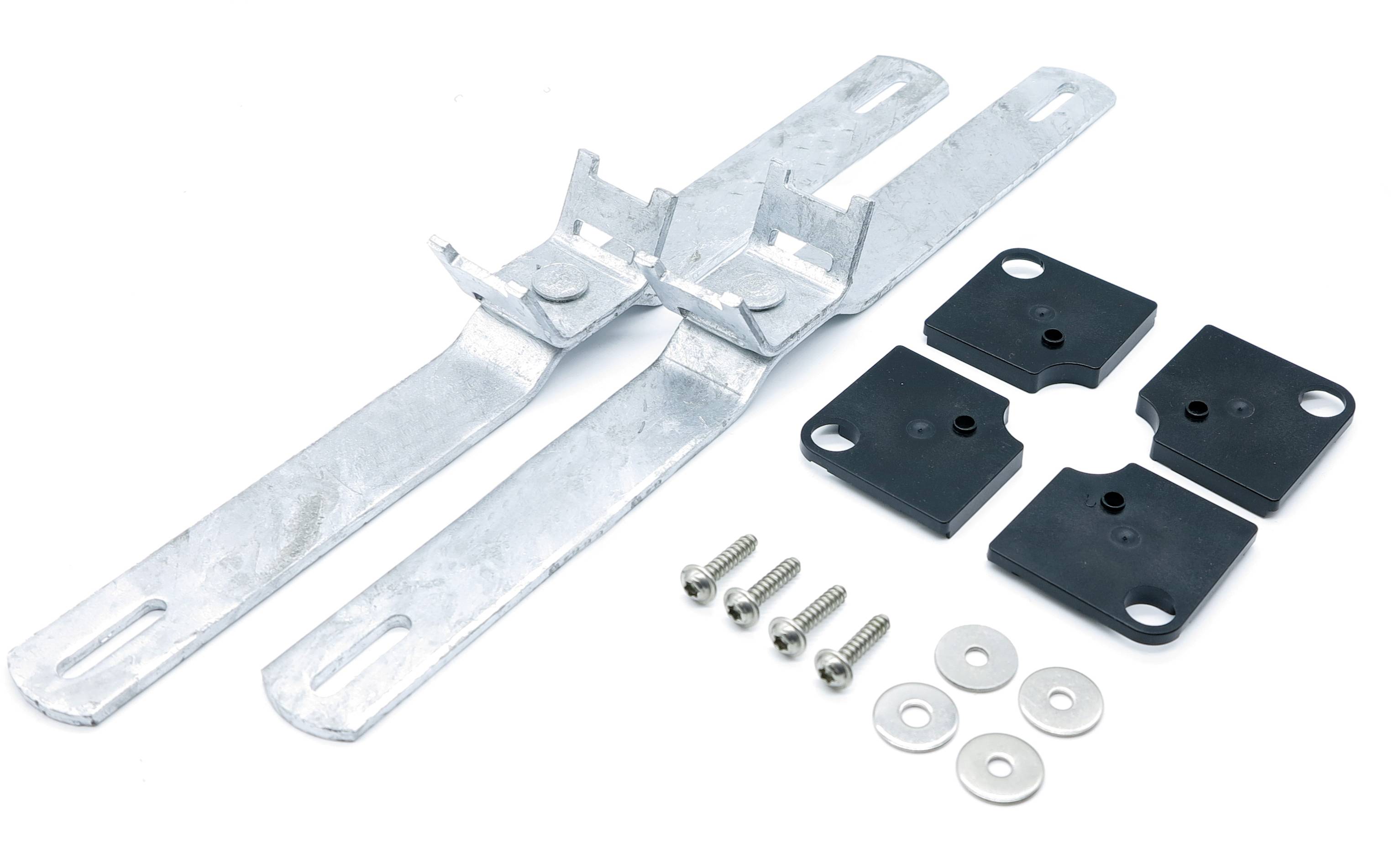 Montageset mit zwei Metallwinkeln, vier Gummipads, Schrauben und Unterlegscheiben. Geeignet für die Befestigung von Solarmodulen.