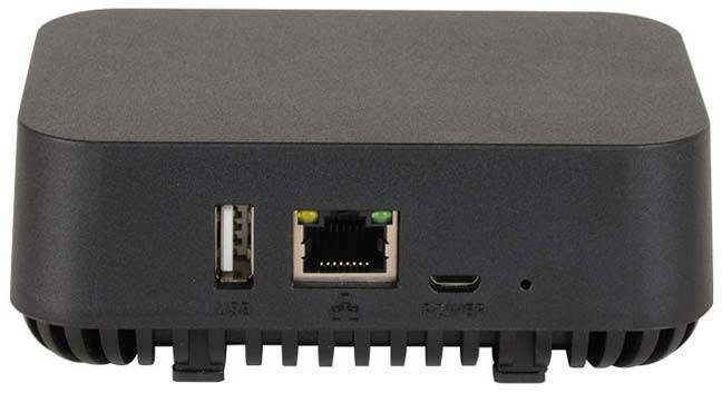 Schwarzer Netzwerkadapter mit USB-, Ethernet- und micro-USB-Anschlüssen, gezeigt von vorne.