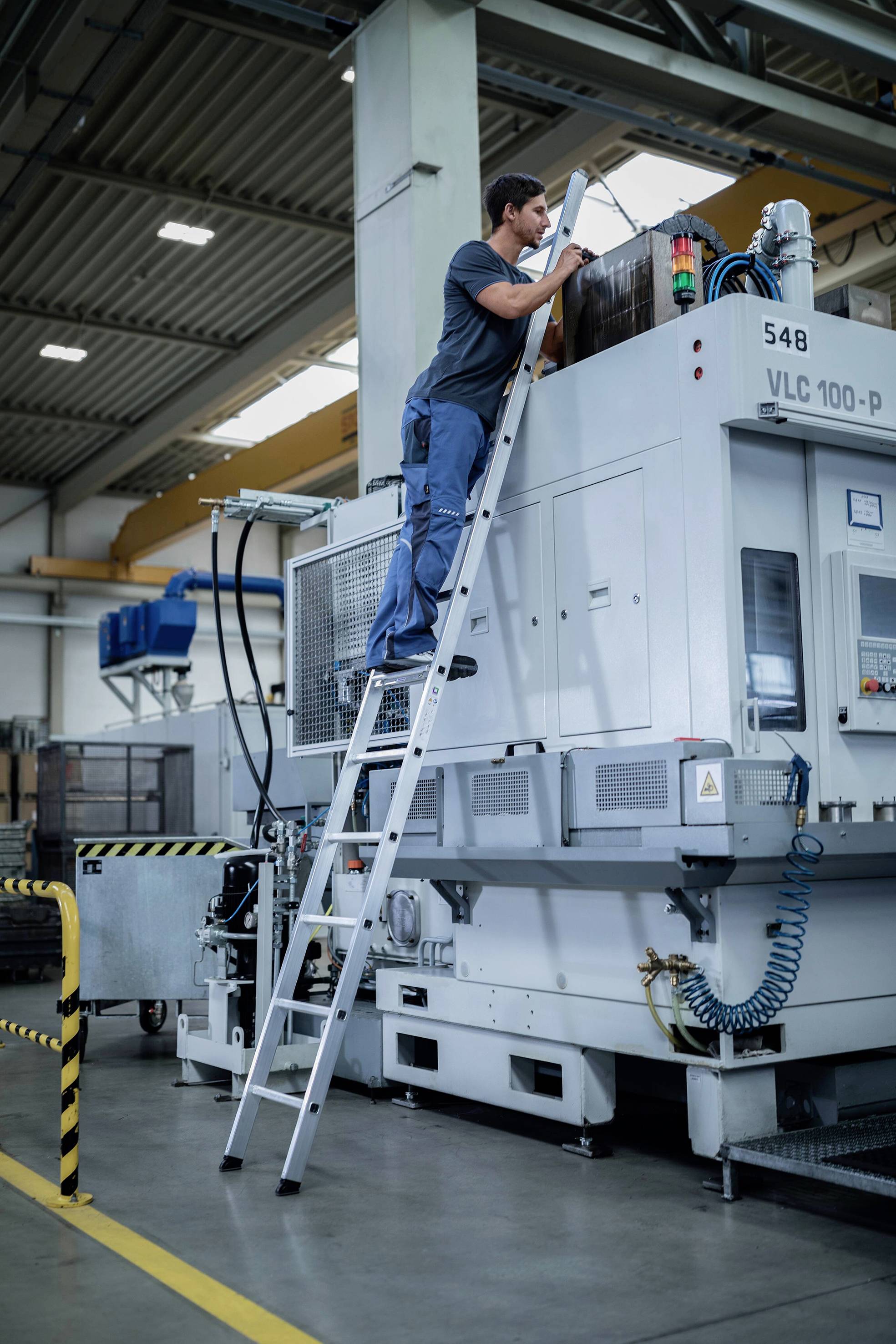 MUNK Günzburger Steigtechnik 10018 Aluminium Anlegeleiter Arbeitshöhe (max.): 6.4m