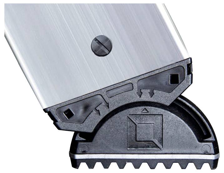 Nahaufnahme eines Metall- und Kunststoff-Werkzeugkopfs mit einer gezähnten schwarzen Basis, schräg auf weißem Hintergrund dargestellt.