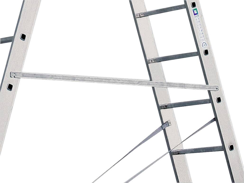 Silberne Stehleiter mit mehreren Stufen und Streben, die Stabilität bieten.