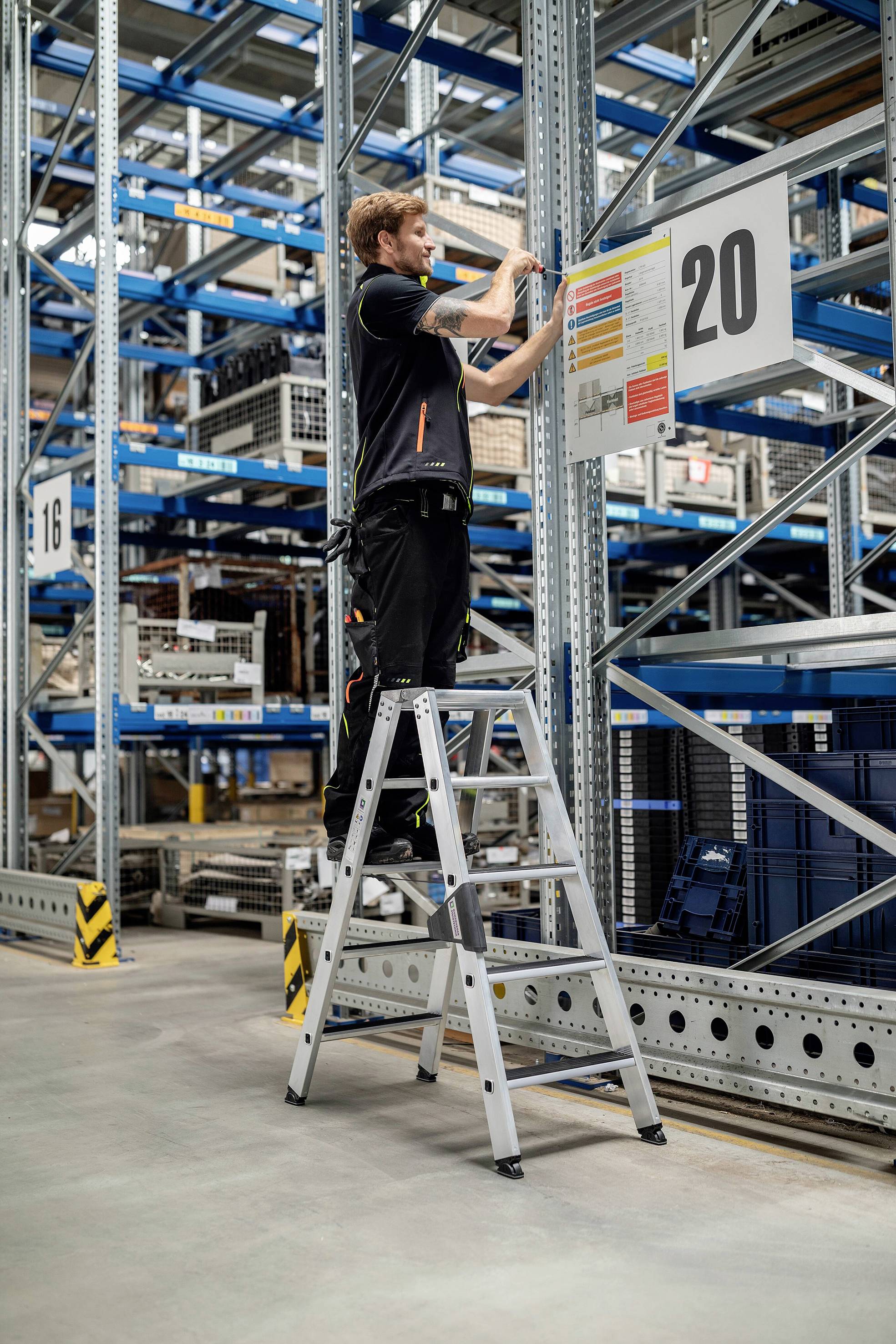 MUNK Günzburger Steigtechnik 41605 Aluminium Stufen-Stehleiter Arbeitshöhe (max.): 2.75m