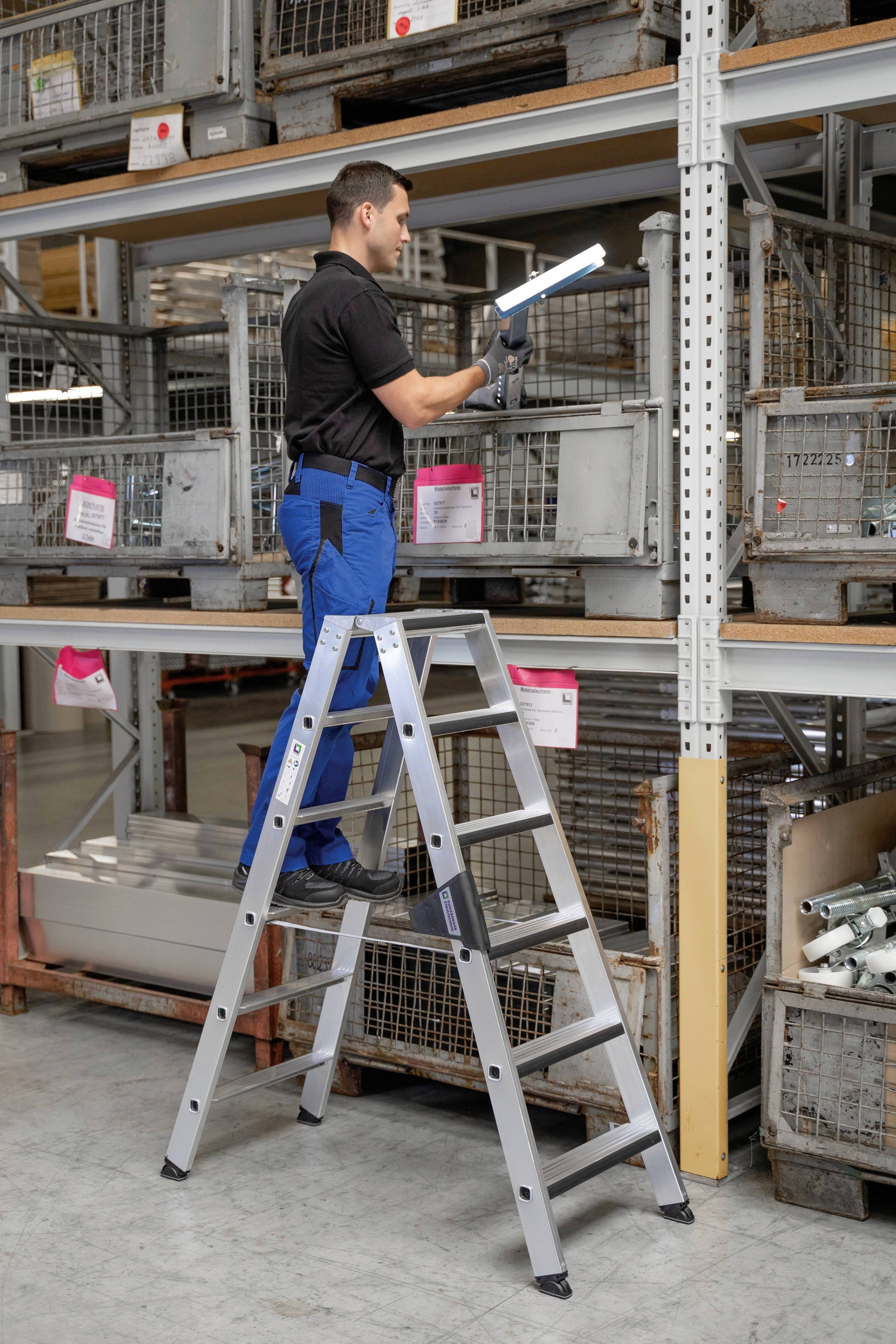 MUNK Günzburger Steigtechnik 42220 Stufen-Stehleiter Arbeitshöhe (max.): 4m