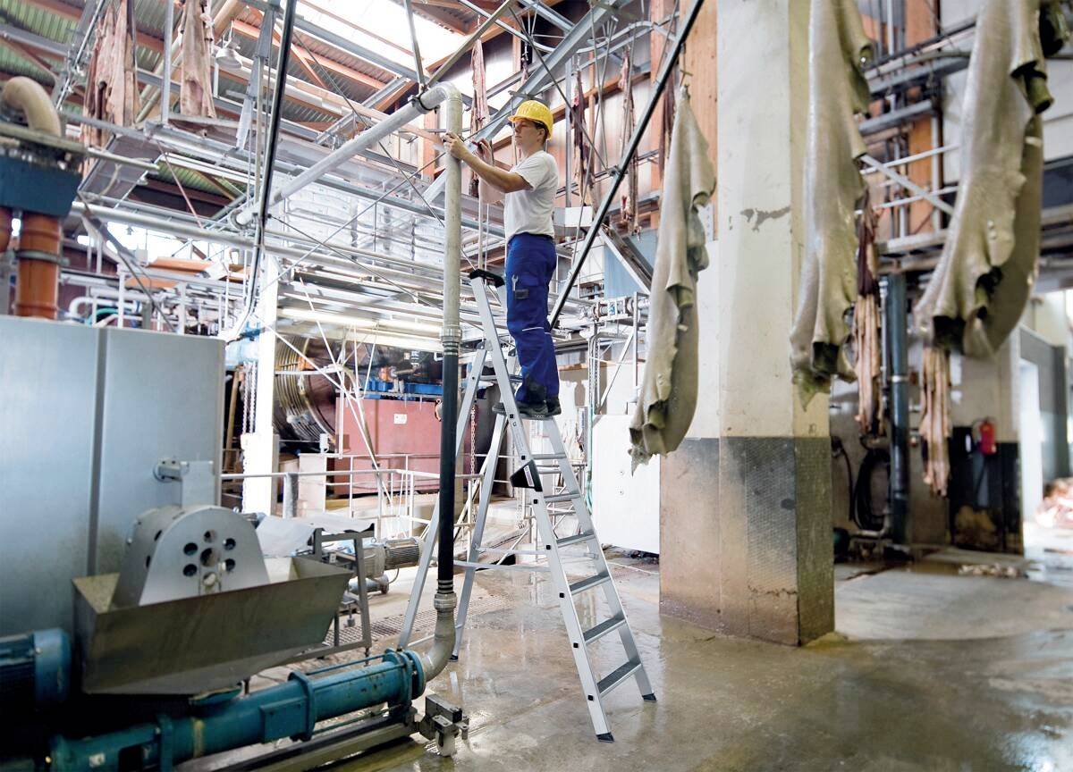 MUNK Günzburger Steigtechnik 41632 Aluminium Stufen-Stehleiter Arbeitshöhe (max.): 5m