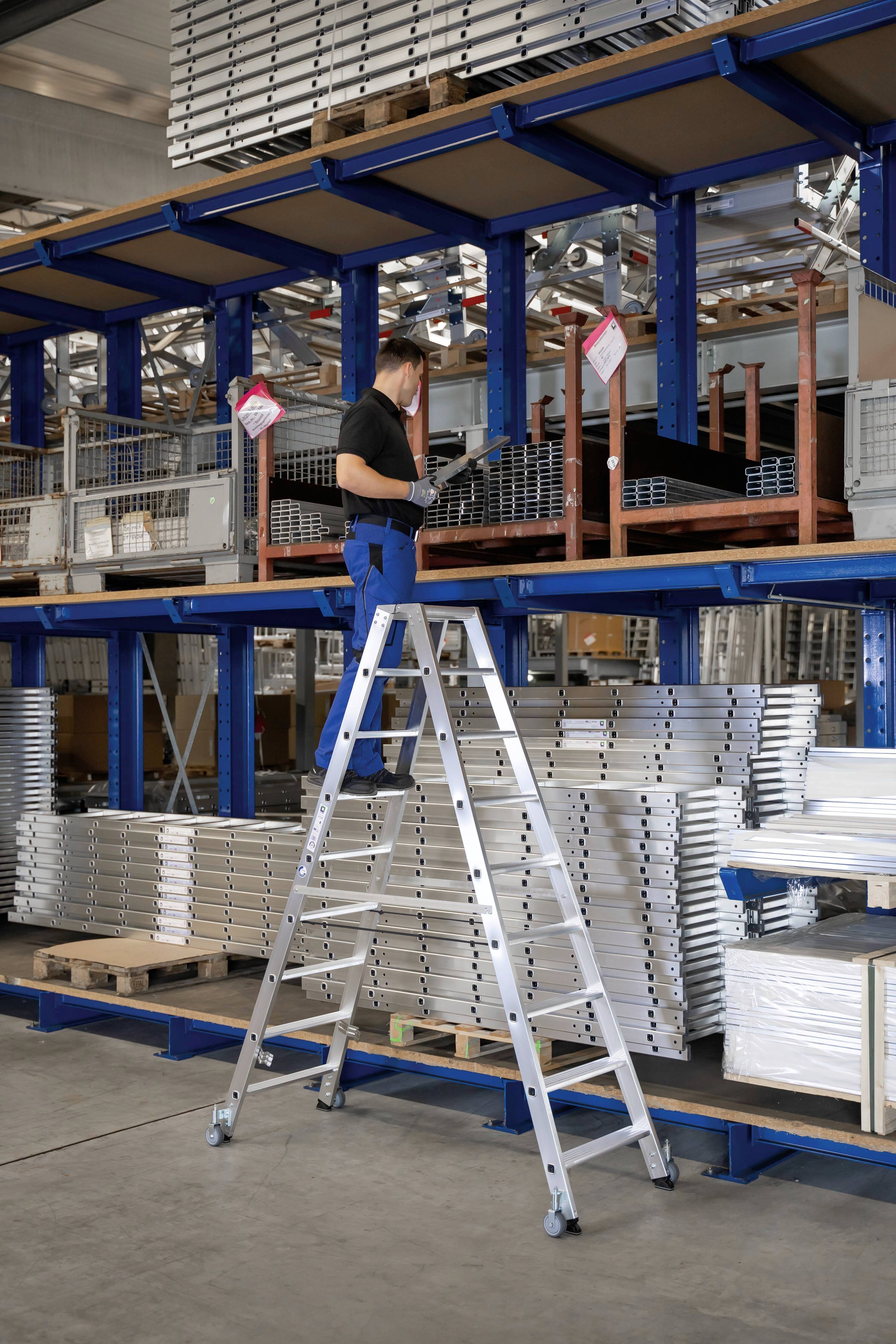 MUNK Günzburger Steigtechnik 41206 Aluminium Stufen-Stehleiter Arbeitshöhe (max.): 2.25m