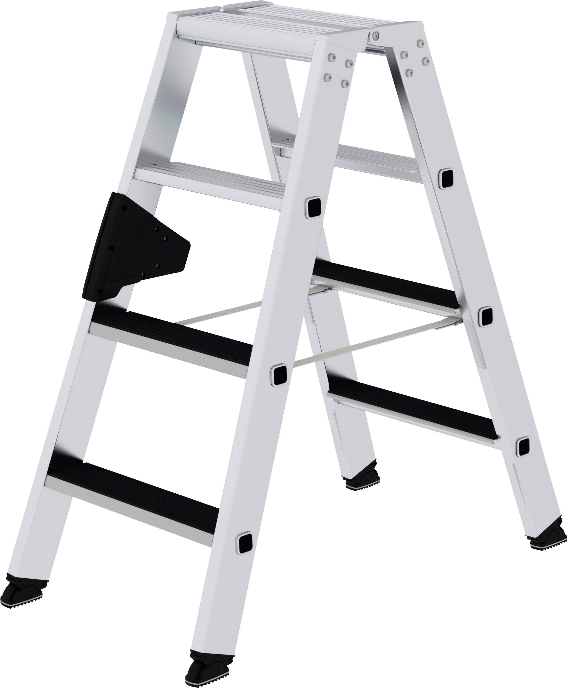 Eine silberne Klappleiter mit schwarzen Stufen steht geöffnet da. Sie hat vier Stufen und ist aus Metall gefertigt.