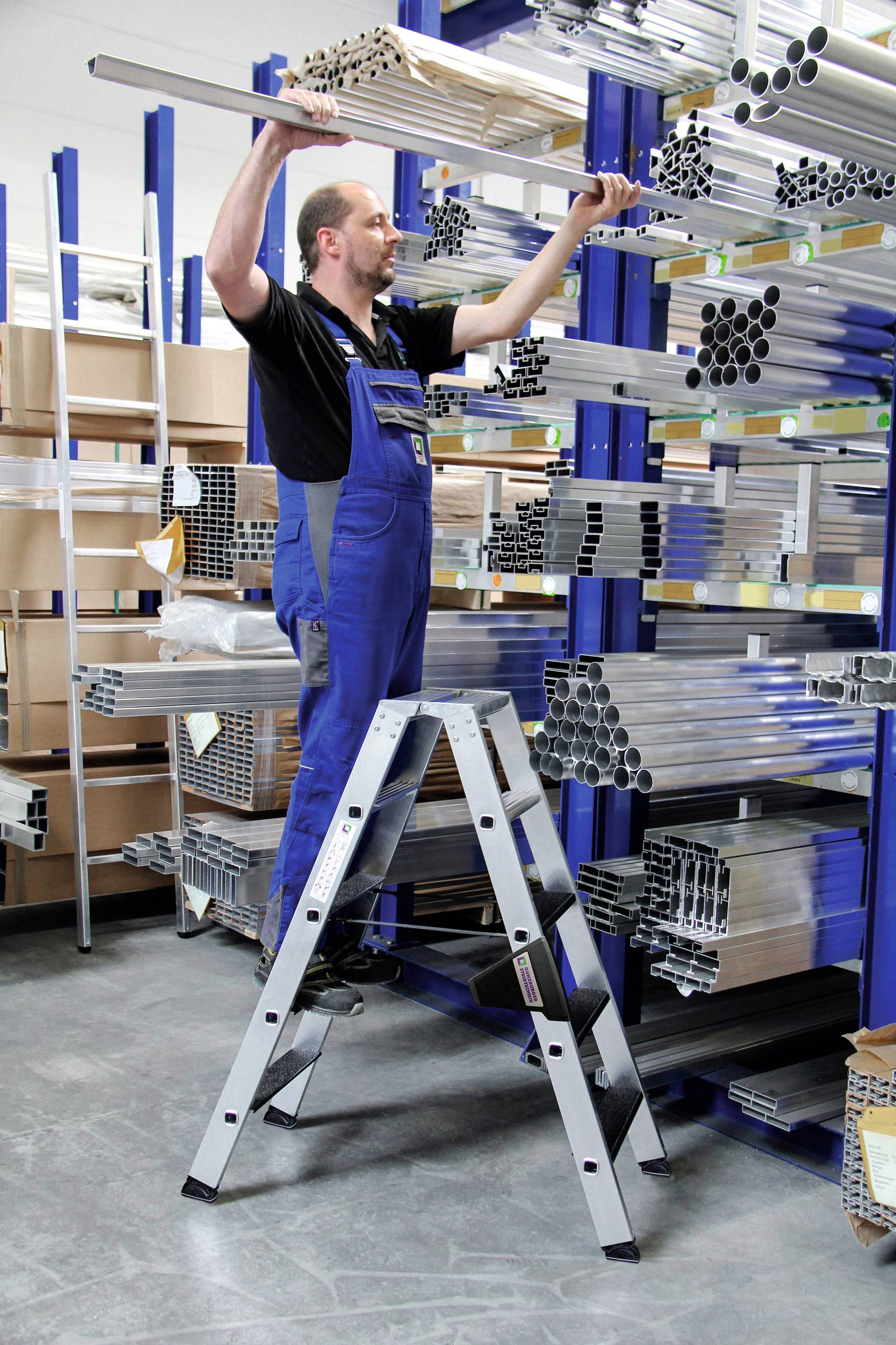 MUNK Günzburger Steigtechnik 43804 Aluminium Stufen-Stehleiter Arbeitshöhe (max.): 2.5m