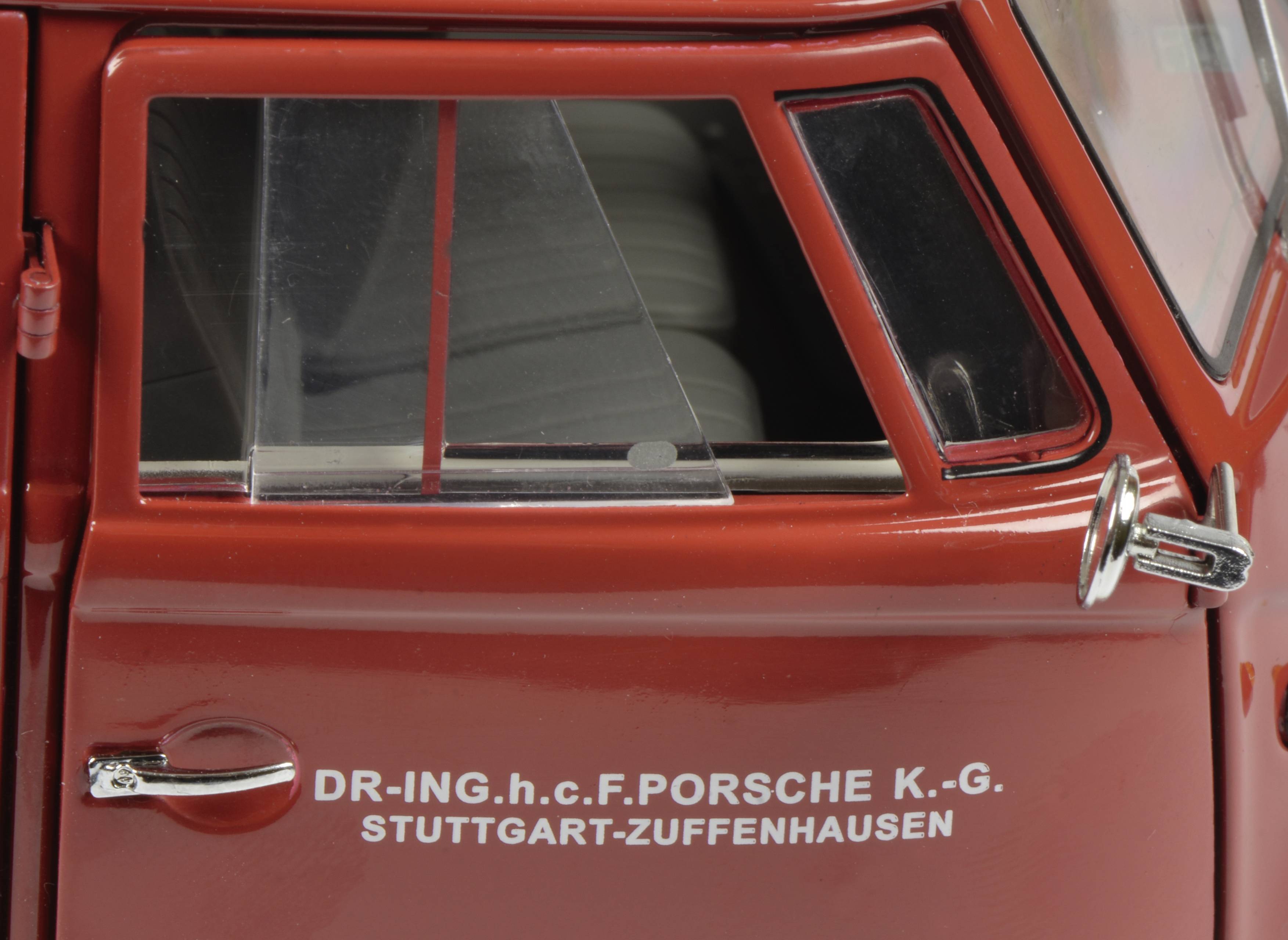Schuco VW T1 Kasten Porsche 1:18 Modellauto