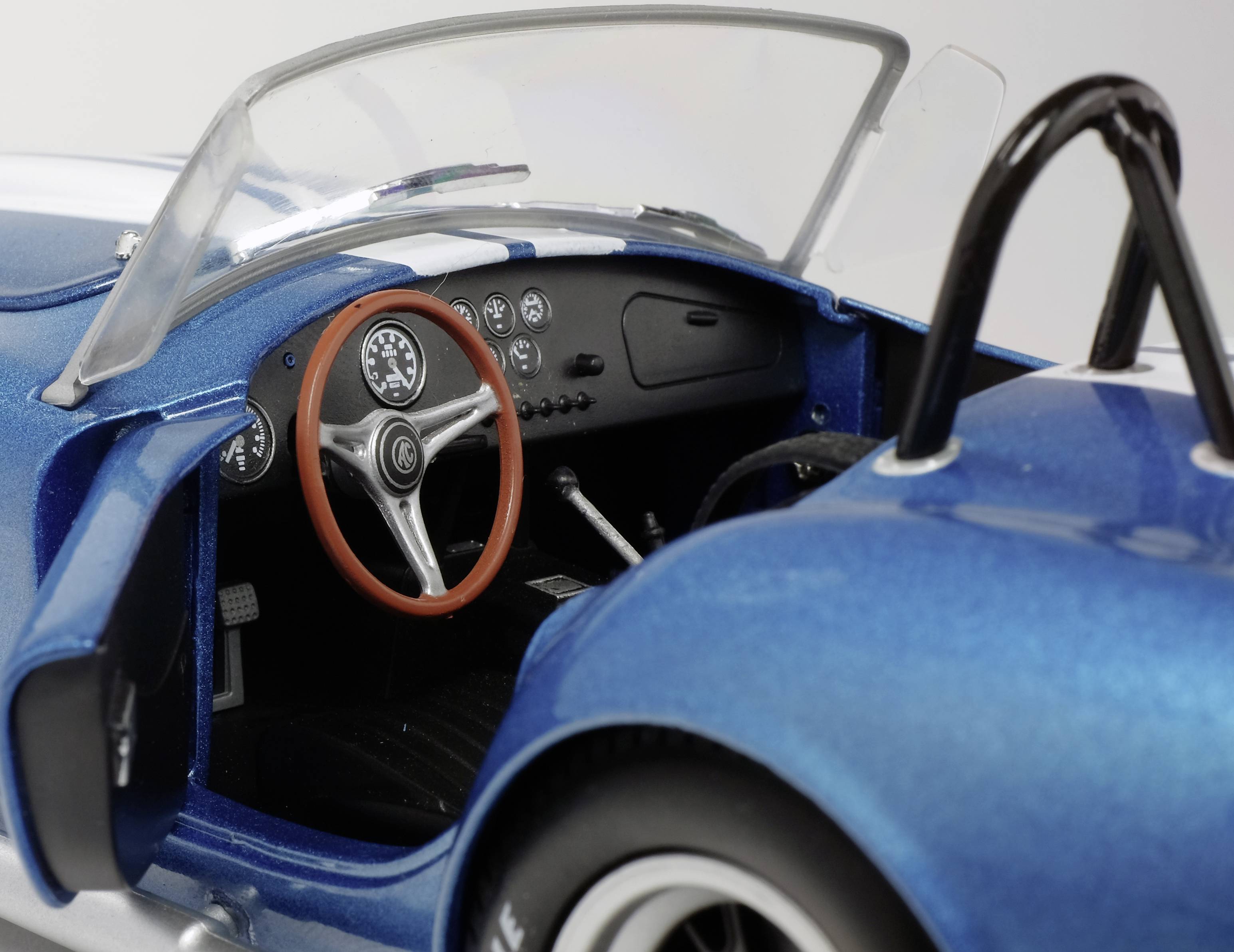 Solido AC Cobra 427 MKII (1965) 1:18 Modellauto