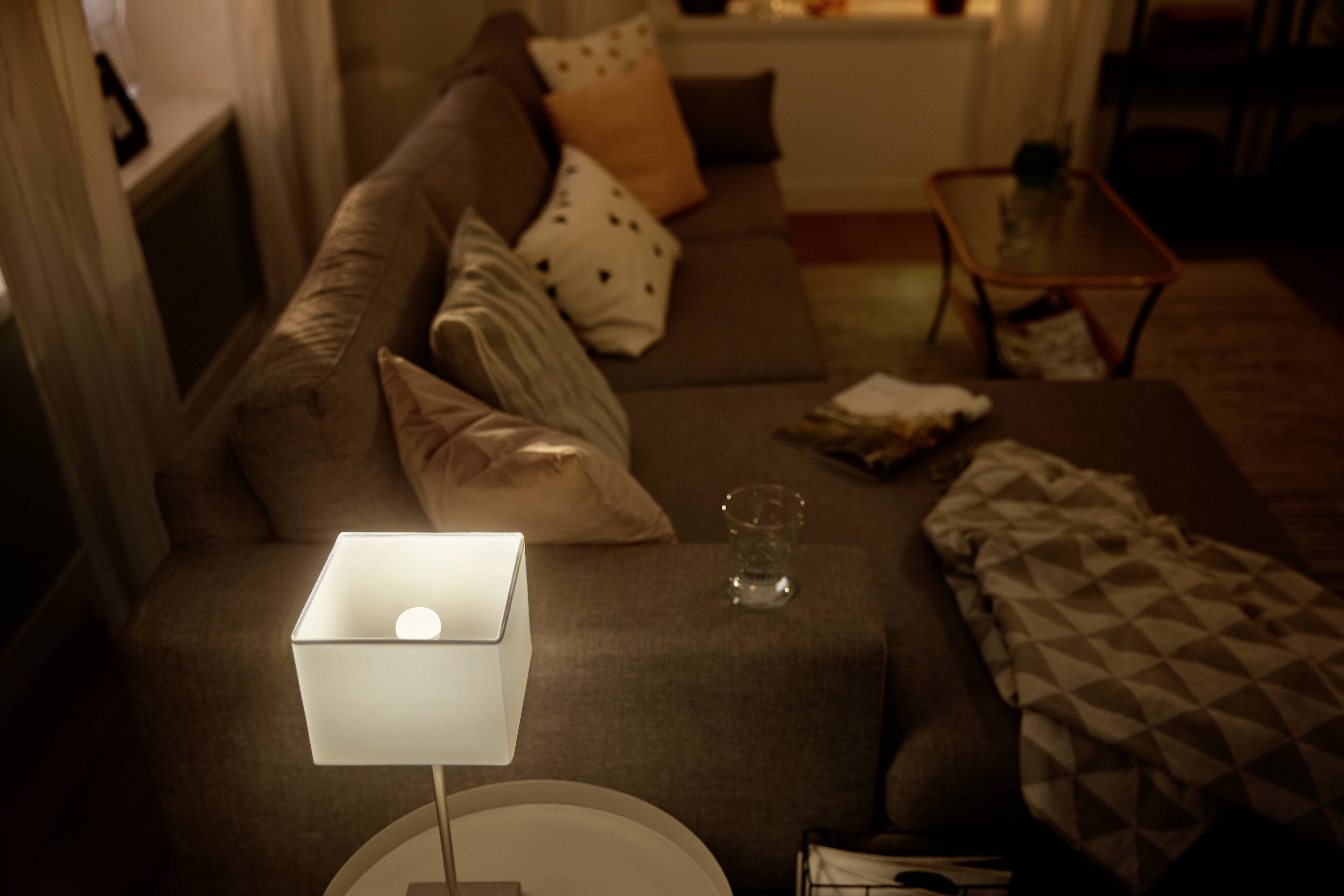 Philips Lighting Hue LED-Leuchtmittel 26688900 EEK: G (A - G) White E14 5.7 W Warmweiß EEK: G (A - G)