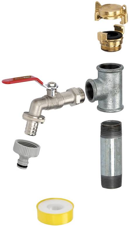 Klempnerversorgungsbild mit einer Wasserhahn, T-Rohrstück, Gewindestutzen, Schlauchverschraubung, Messingkappe und gelbem Dichtungsband auf weißem Hintergrund.