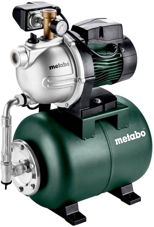 Wasserpumpe mit grünem Tank und schwarzem Motor. Verwendet in Hausinstallationen zur Druckerhöhung. Marke 'Metabo'.