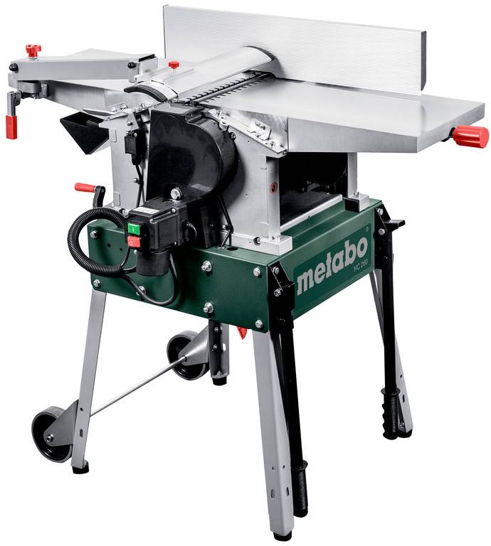 Tragbare Metabo-Tischkreissäge mit Metalloberfläche, Schieber und Ständer auf weißem Hintergrund.