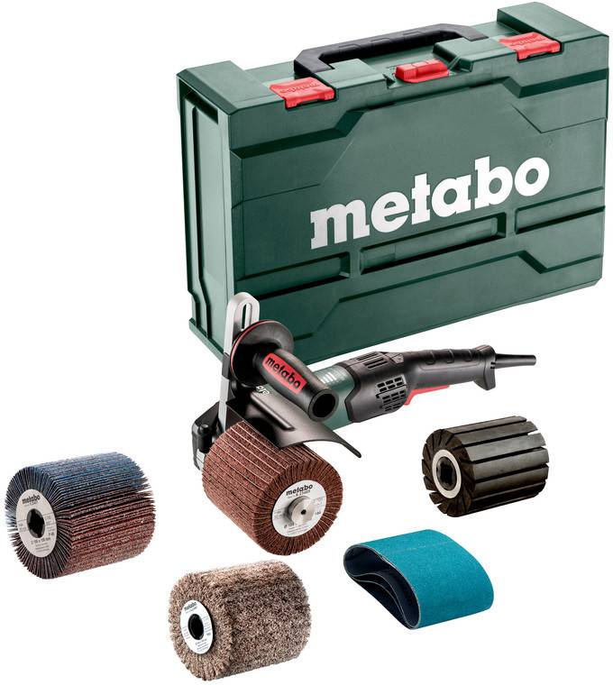Metabo Elektrowerkzeug-Set mit grünem Tragekoffer, Winkelschleifer und verschiedenen Schleif- und Poliertrommel sowie Schleifbändern.