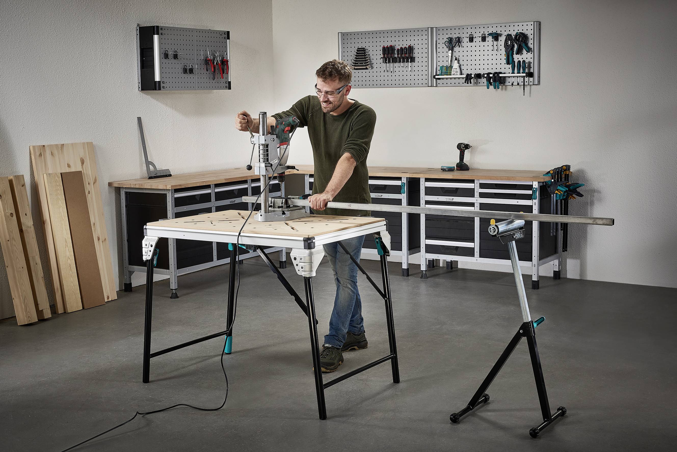 Wolfcraft 6909000 MASTER work 1600 mobiler Arbeitstisch 21kg Schwarz, Silber