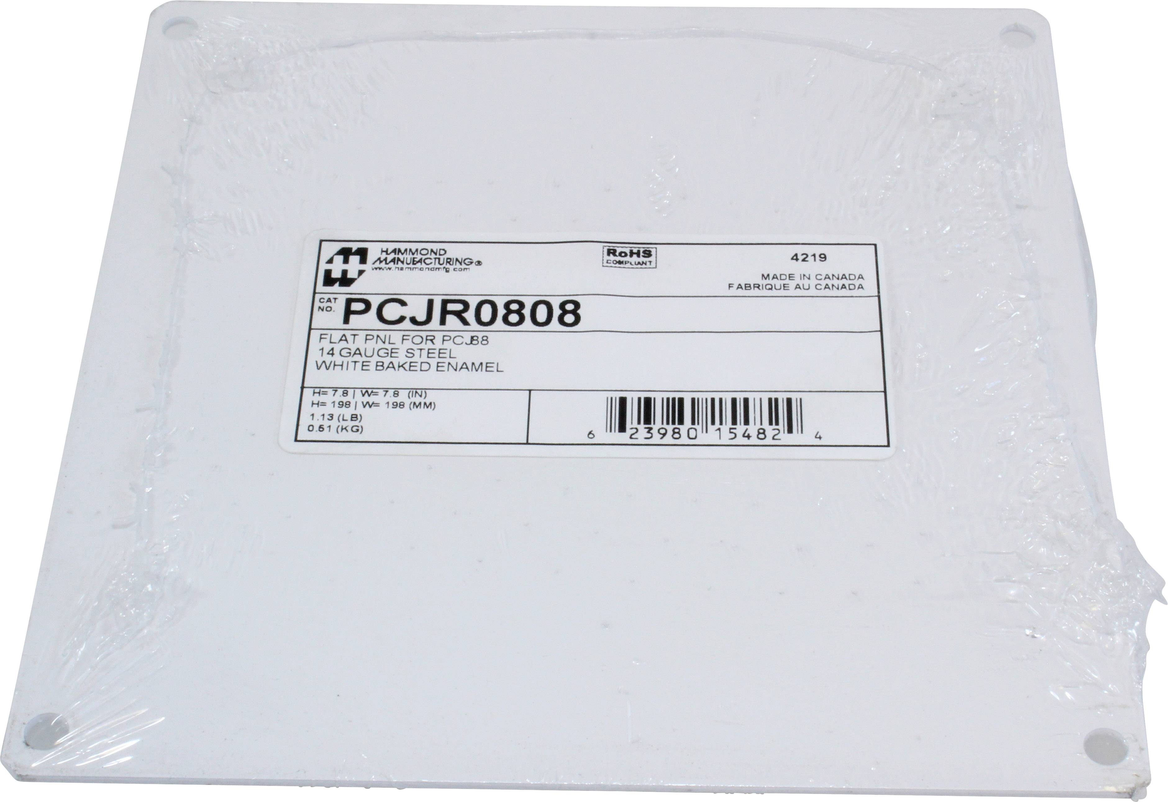 Eine quadratische Metallschachtel, etikettiert mit 'PCJR0808', 'MADE IN CANADA', 'WHITE BAKED ENAMEL', mit Verpackungsfolie umhüllt.