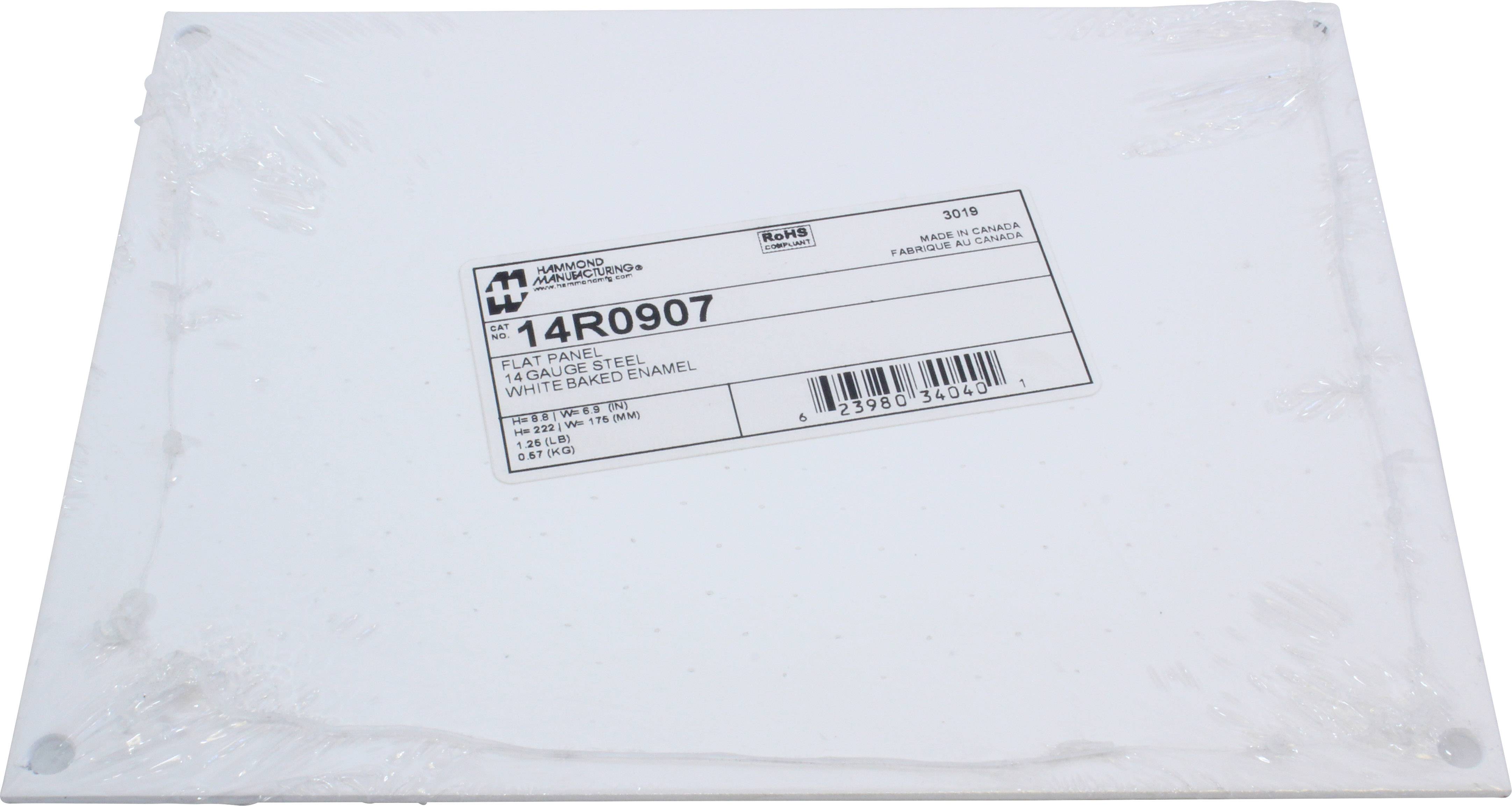 Ein weißes Rechteck aus Emaille mit Produktaufkleber in der Mitte. Auf dem Aufkleber sind technische Details und ein Barcode zu sehen.