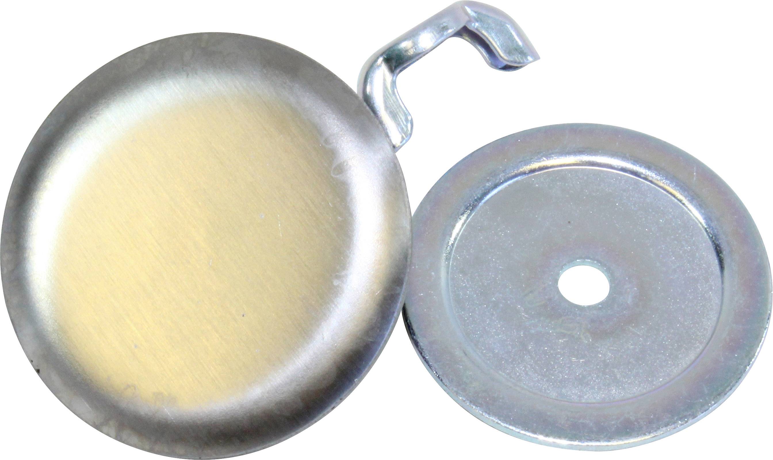 Zwei metallische Druckknopfkomponenten, eine runde Kappe und eine Scheibe mit Loch in der Mitte, auf weißem Hintergrund.