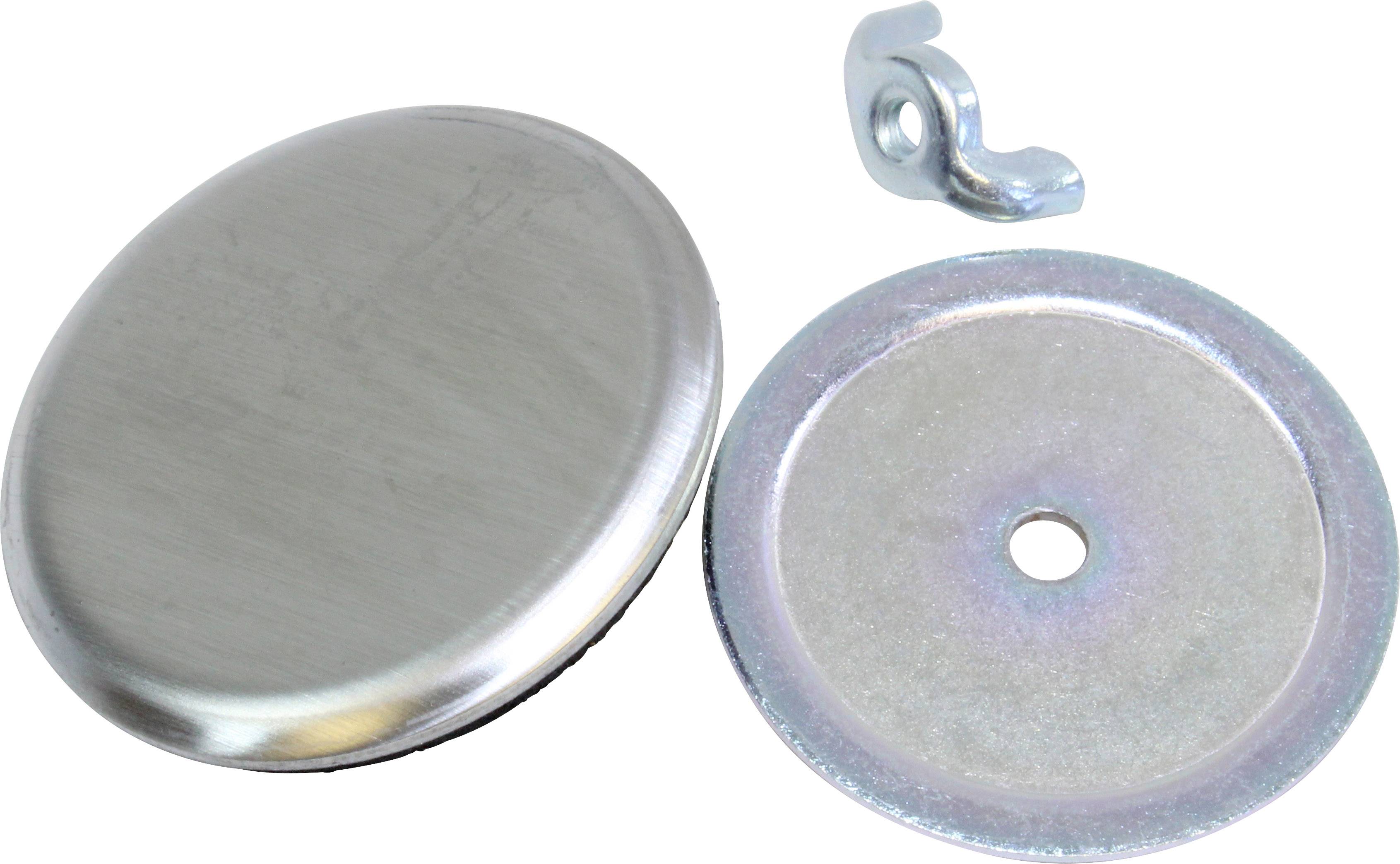 Zwei silberfarbene Metallteile nebeneinander, eines rund mit glatter Oberfläche, das andere flach mit einem Loch in der Mitte.