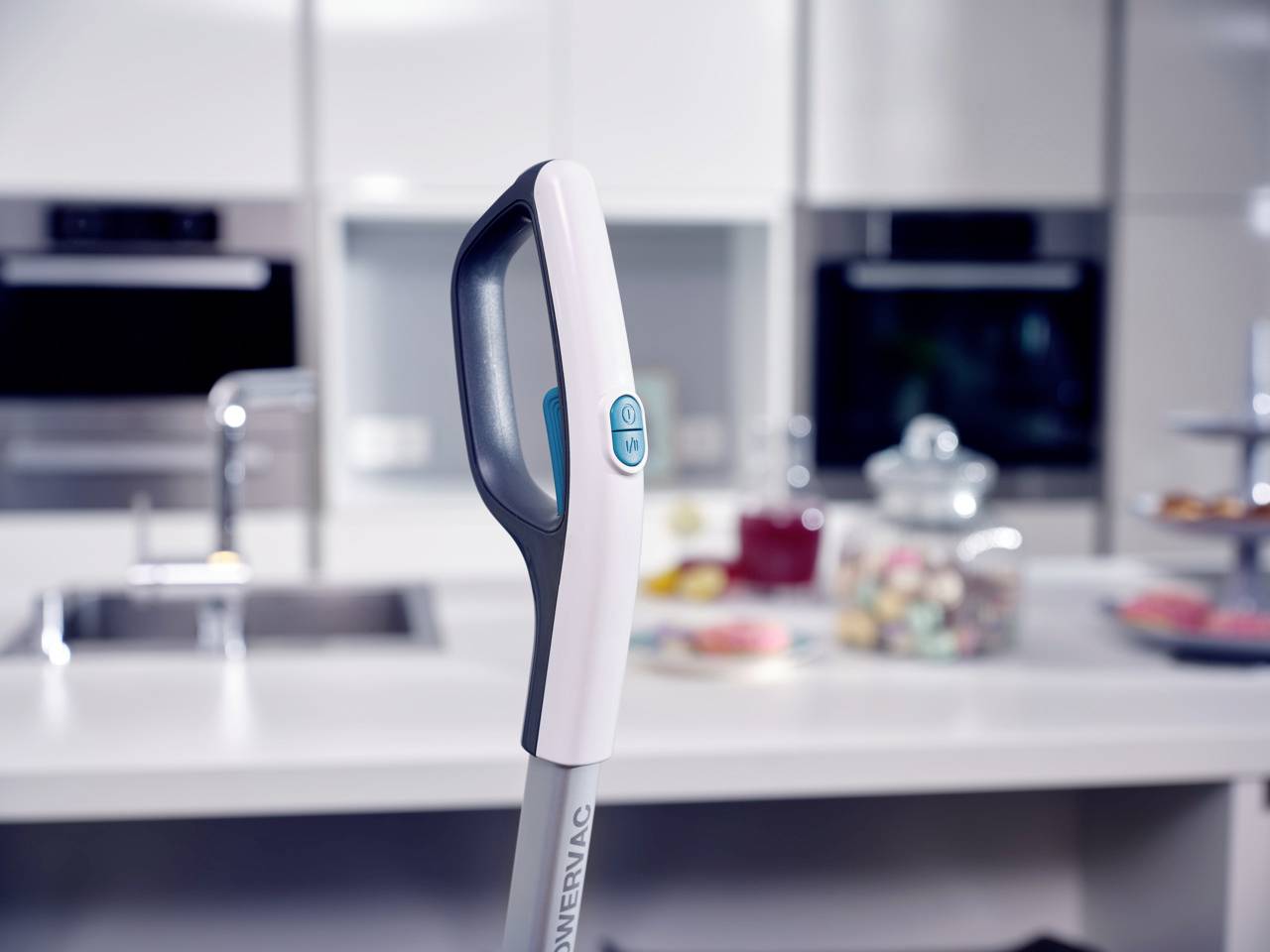 Leifheit Regulus Aqua PowerVac 11922 Nass-/Trockensauger herausnehmbarer Wassertank, kabellos, Standfunktion, Selbstreinigungsfunktion