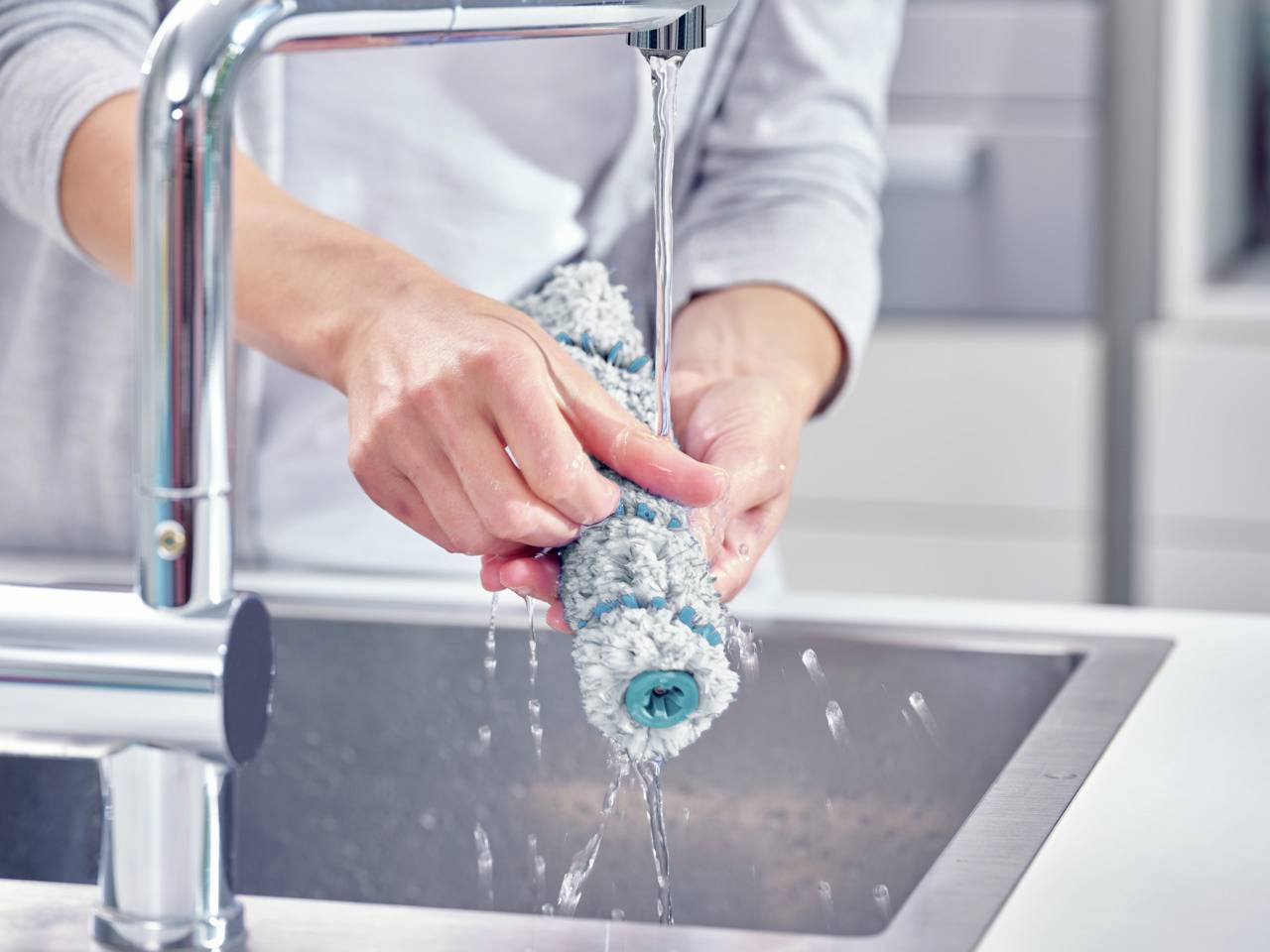 Leifheit Regulus Aqua PowerVac 11922 Nass-/Trockensauger herausnehmbarer Wassertank, kabellos, Standfunktion, Selbstreinigungsfunktion