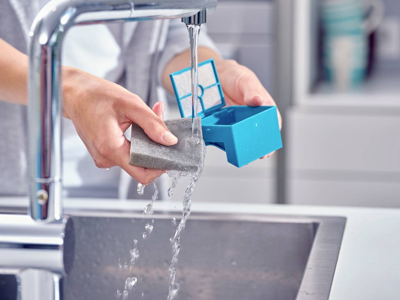 Leifheit Regulus Aqua PowerVac 11922 Nass-/Trockensauger herausnehmbarer Wassertank, kabellos, Standfunktion, Selbstreinigungsfunktion