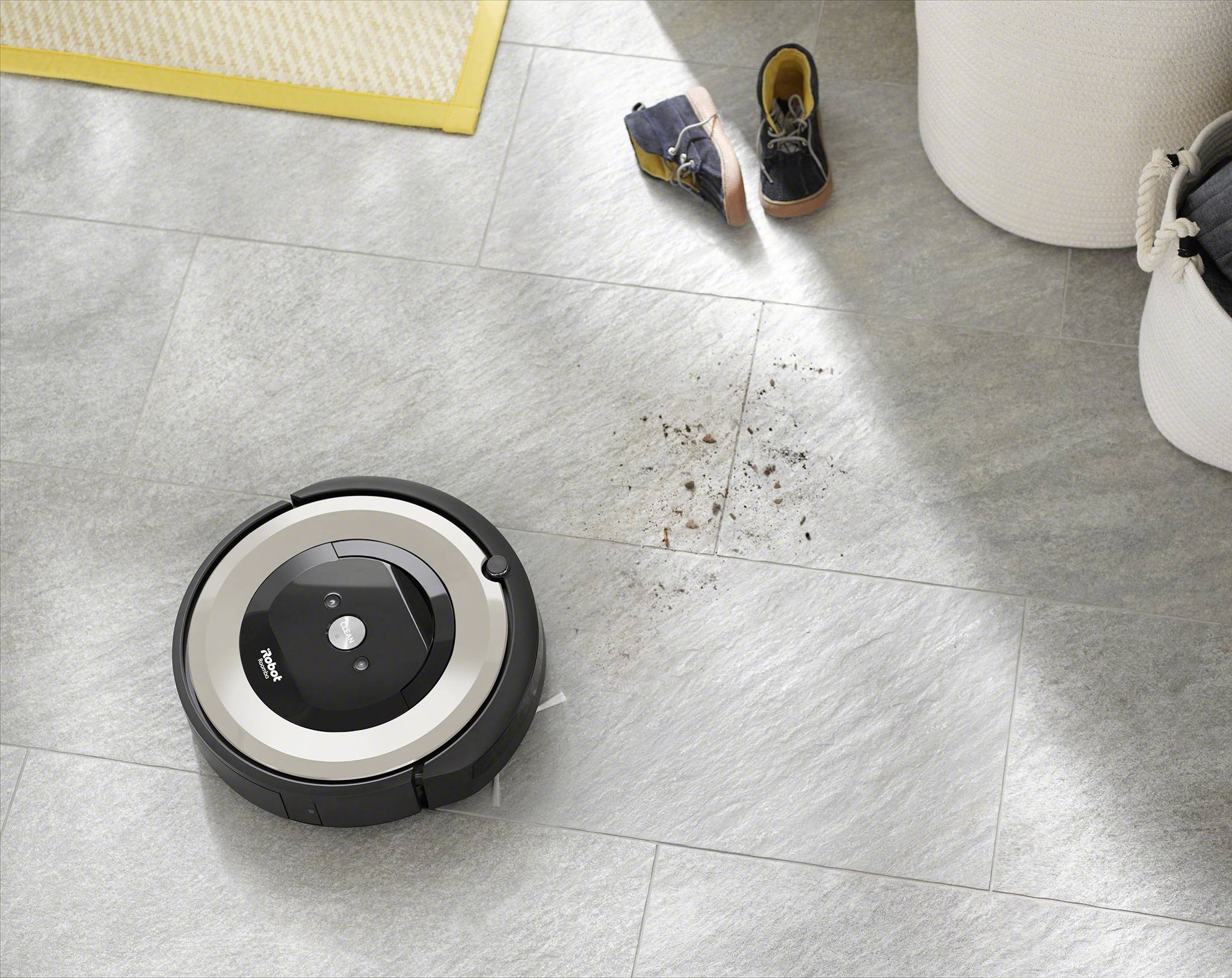 iRobot E5152 Saugroboter Schwarz, Silber