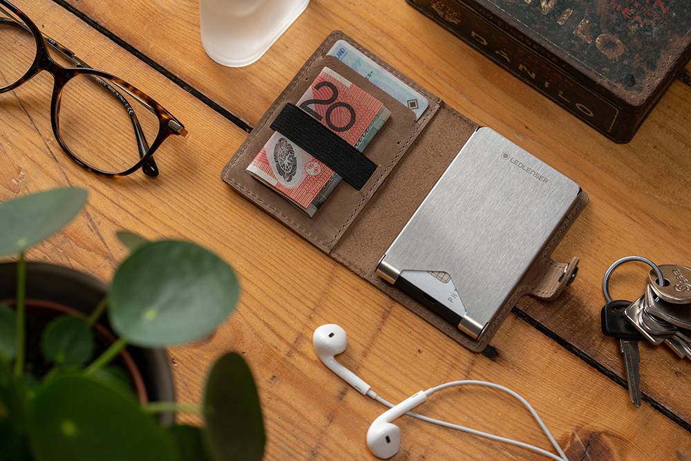 Ledlenser Portemonnaie Lite-Wallet Matte (L x B x H) 97 x 74 x 24mm Grau-Braun 502401