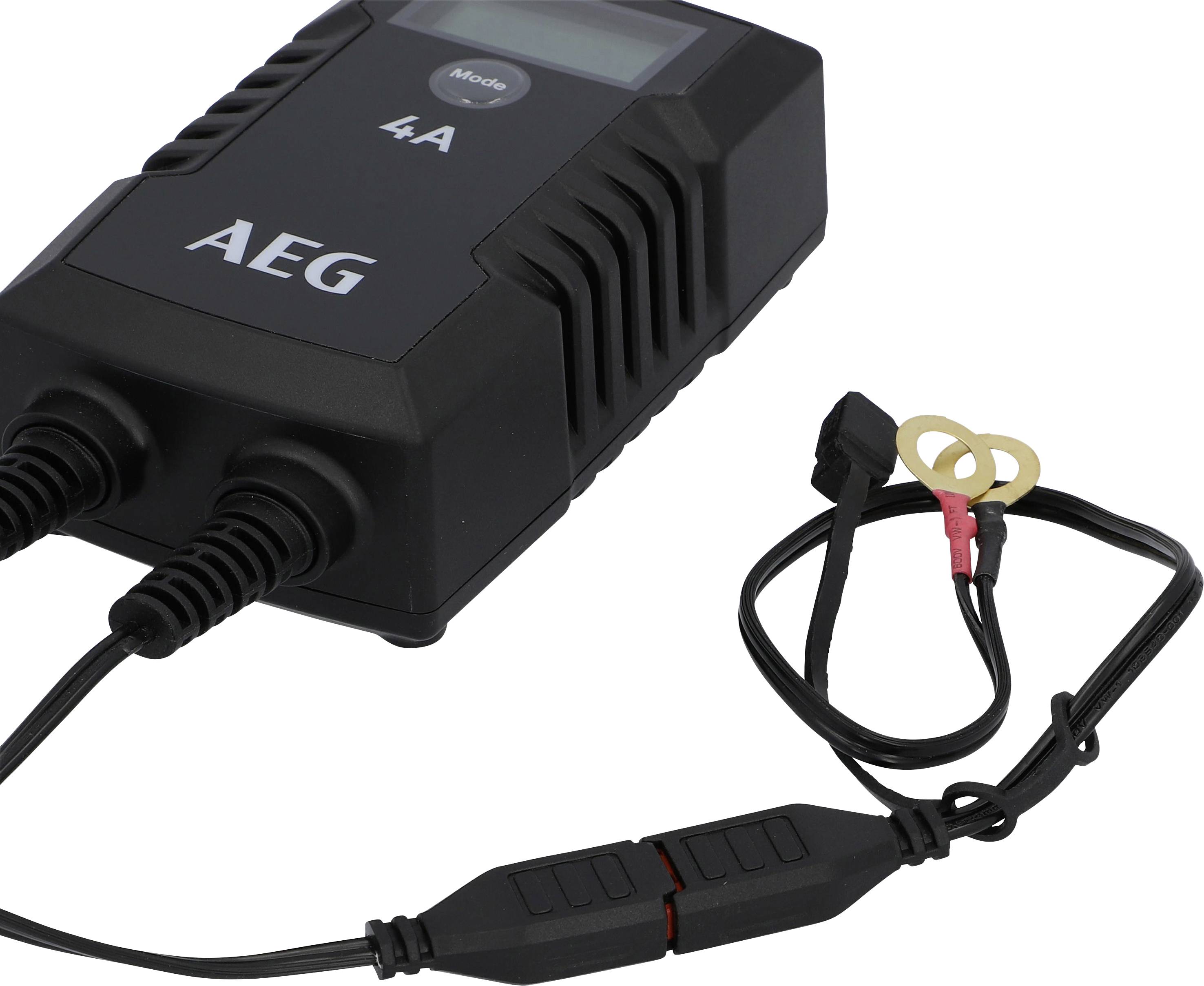 Schwarzes Batterieladegerät mit beschrifteten Anschlüssen und zwei Kabeln, geeignet für 4A-Autobatterien, zeigt den Ladezustand an.