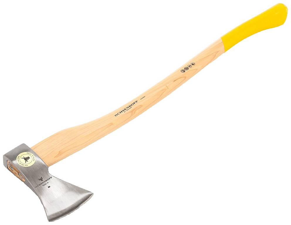 Holzaxt mit langem, hölzernem Stiel und gelbem Griffendstück. Der Kopf besteht aus glänzendem Metall, geeignet zum Spalten von Holz.