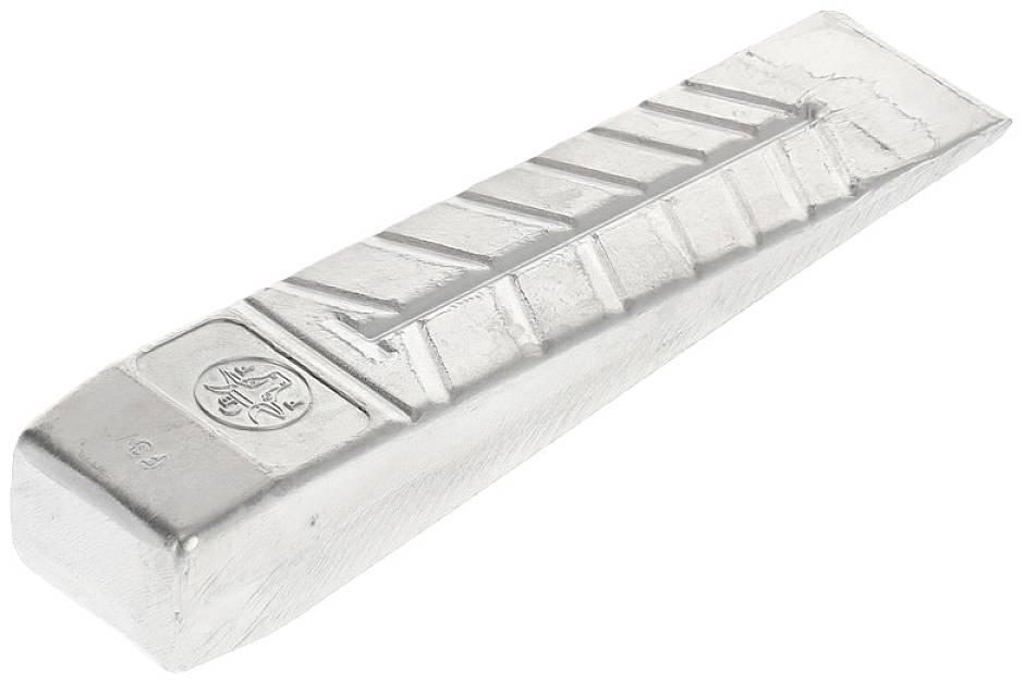 Ein Aluminiumkeil mit gerillter Oberfläche, verwendet zum Spalten von Holz.