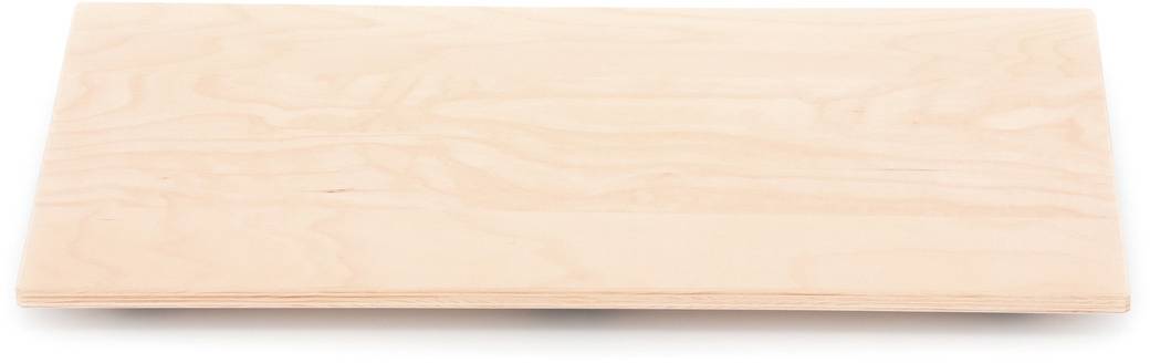 Ein schlichtes, rechteckiges Schneidebrett aus hellem Holz auf weißem Hintergrund.