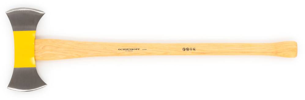 Doppelseitige Axt mit gelbem Kopf und Holzstiel, horizontal ausgerichtet auf weißem Hintergrund.