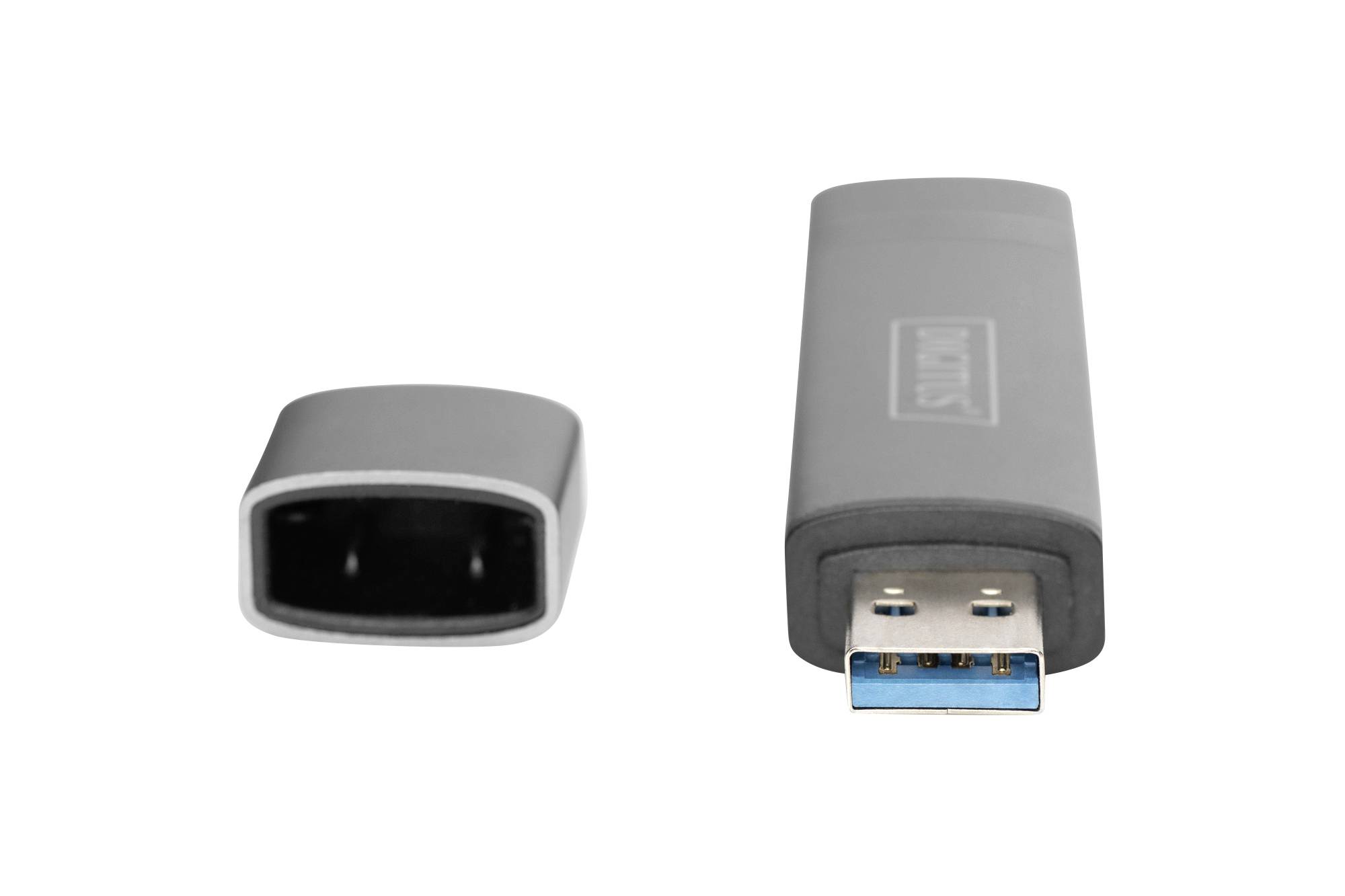 USB-Stick mit abgenommener Kappe. Der Stick ist grau und der USB-Anschluss zeigt nach vorne.