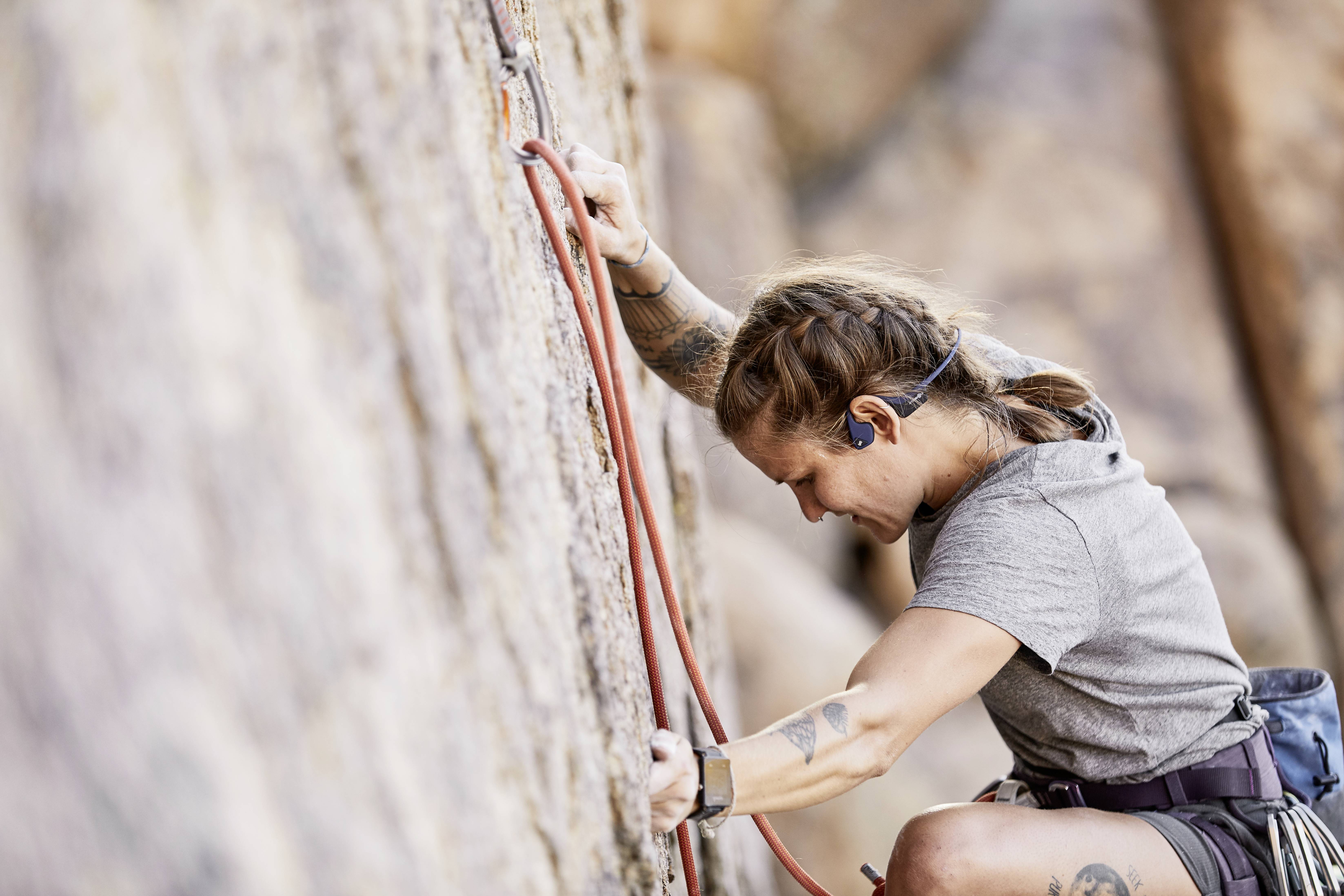 Aftershokz TREKZ AIR Sport Ear Free Kopfhörer Bluetooth® Dunkelblau Noise Cancelling Schweißresistent