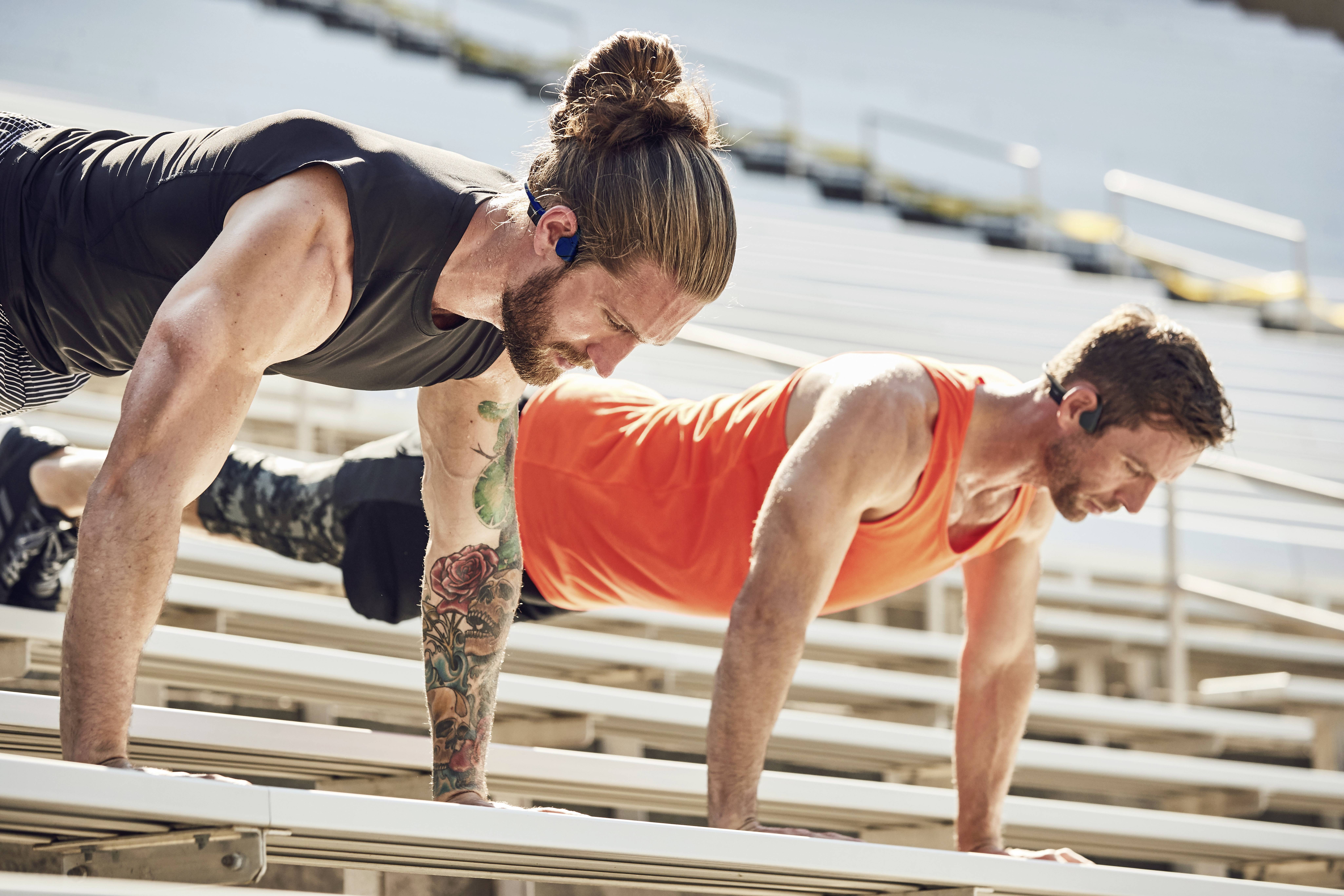 Aftershokz TREKZ AIR Sport Ear Free Kopfhörer Bluetooth® Dunkelblau Noise Cancelling Schweißresistent