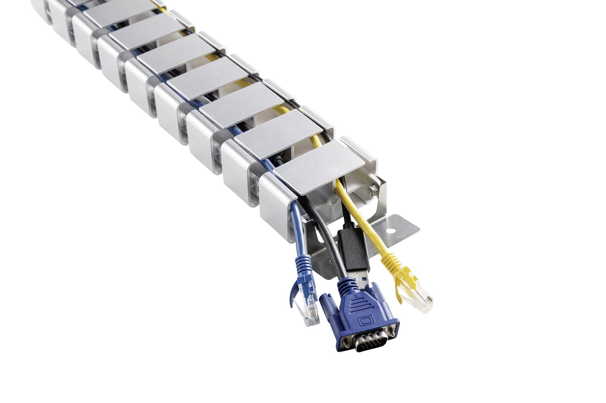 Ein Kabelkanal mit mehreren Kabeln, darunter Ethernet- und VGA-Kabel, für eine ordentliche Kabelverwaltung und Schutz.