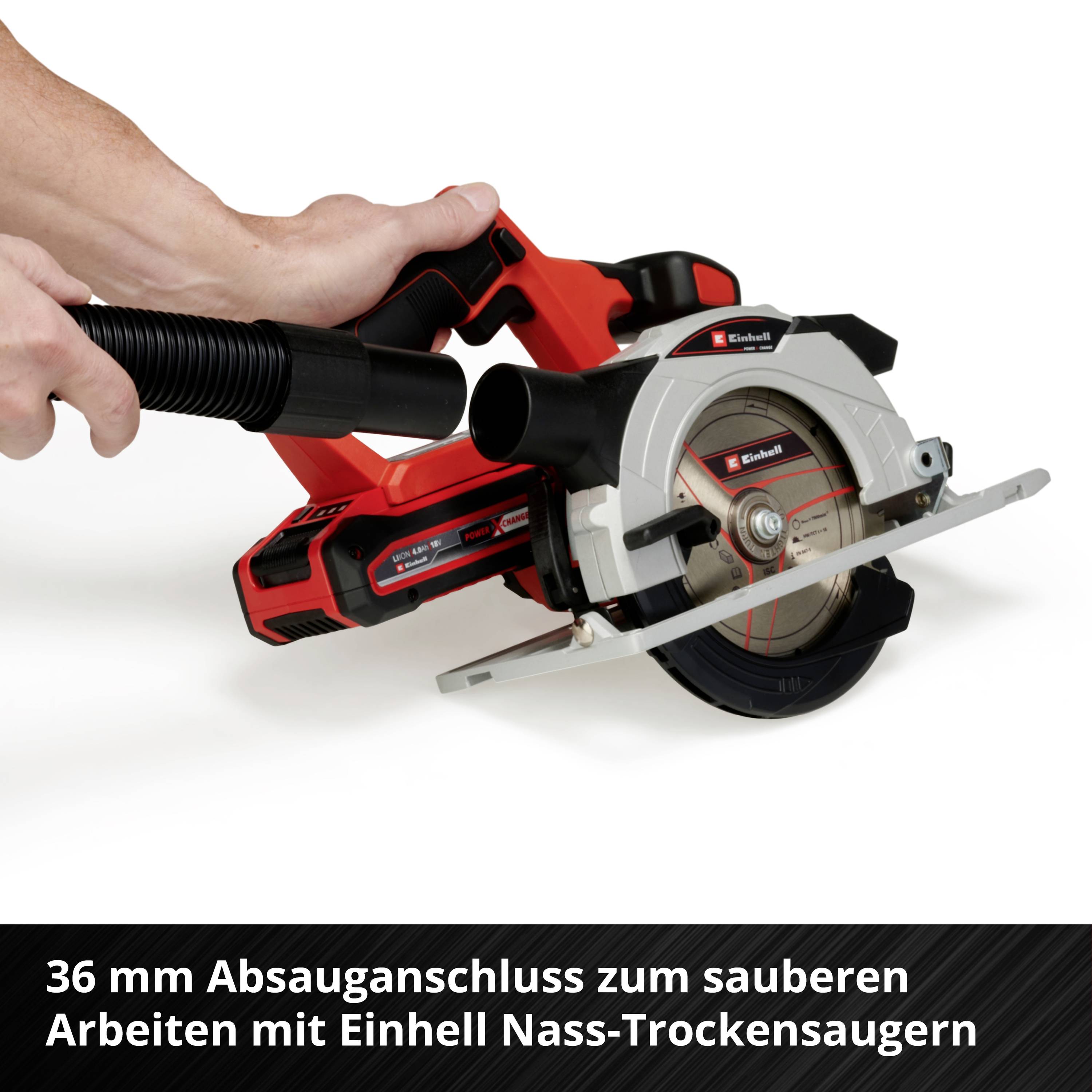 Akkukreissäge mit Absauganschluss. Hand hält Sägegriff. Text: 36 mm Absauganschluss zum sauberen Arbeiten mit Einhell Nass-Trockensaugern.