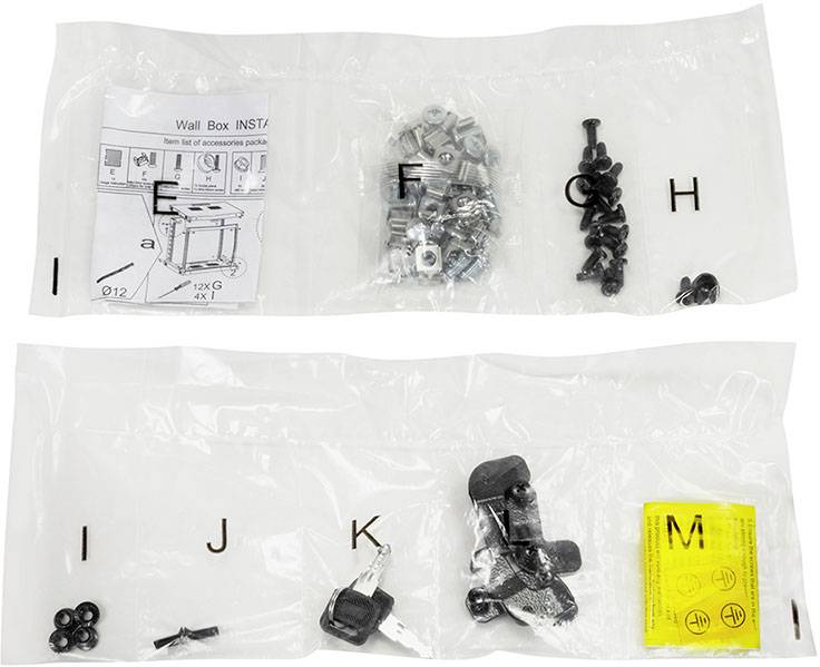 Montageset mit Schrauben, Muttern und Werkzeugen, in zwei Plastikbeuteln sortiert. Beinhaltet eine Anleitung für den Wandkasten.