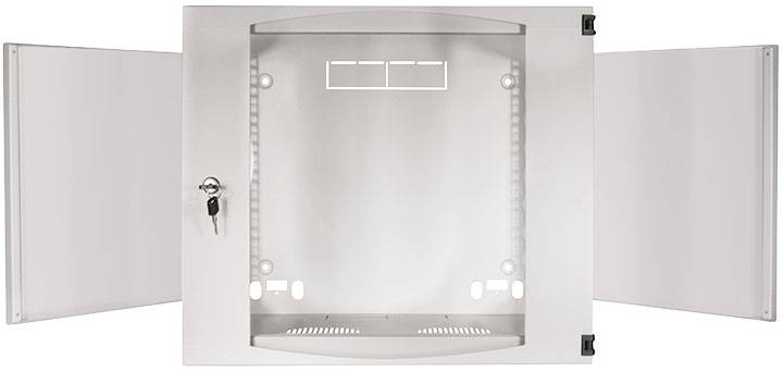 Metallschrank mit zwei geöffneten Türen, sichtbar sind Löcher für Kabel und ein Schloss mit Schlüssel.