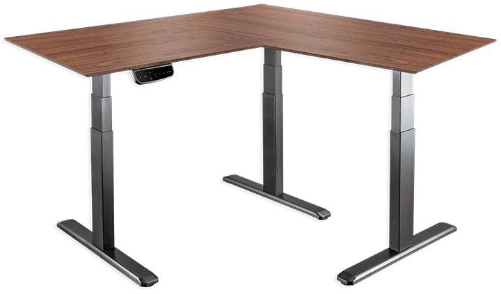 Höhenverstellbarer, L-förmiger Schreibtisch mit dunkler Holzplatte und schwarzen Metallbeinen, geeignet für ergonomische Arbeitsplätze.