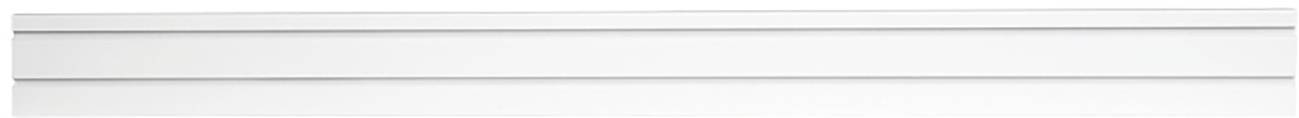 Eine weiße Fußleiste mit schlichter, gerader Kante, die als Abschluss an der Wandunterseite dient.