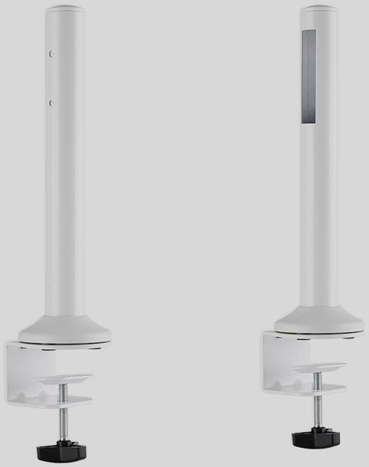 Zwei weiße Tischhalterungen mit verstellbaren Schraubzwingen zur Befestigung, geeignet für Monitore oder Lampen, auf grauem Hintergrund.