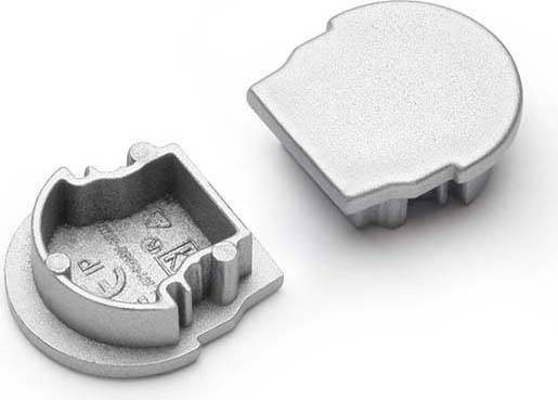 Zwei silberne Batteriefachabdeckungen, eine geöffnet und zeigt das Innenfach mit Symbolen, die andere vollständig geschlossen.