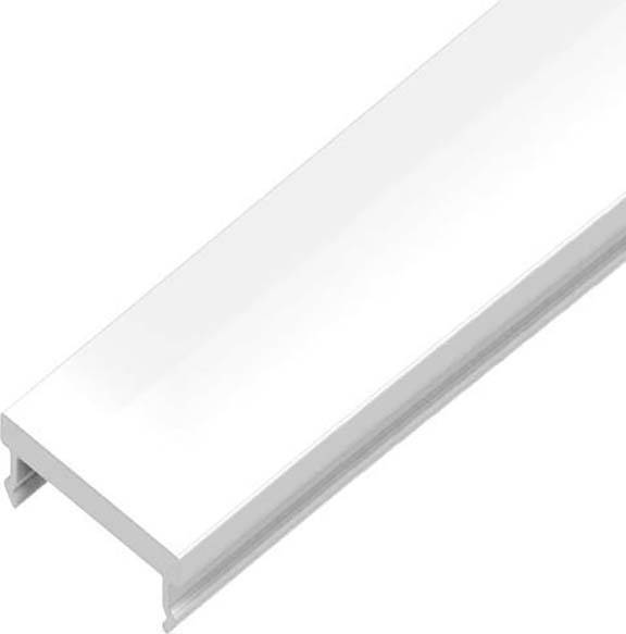 Ein langer, weißer Aluminium-Handlauf, L-Form-Design, für moderne Treppengeländer.