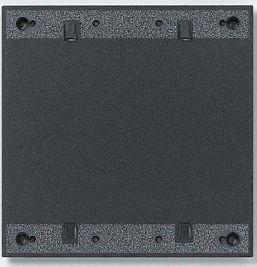 Eine quadratische, dunkelgraue Wandplatte mit mehreren kleinen Clips und Schaumstoffpolstern an der Ober- und Unterkante.